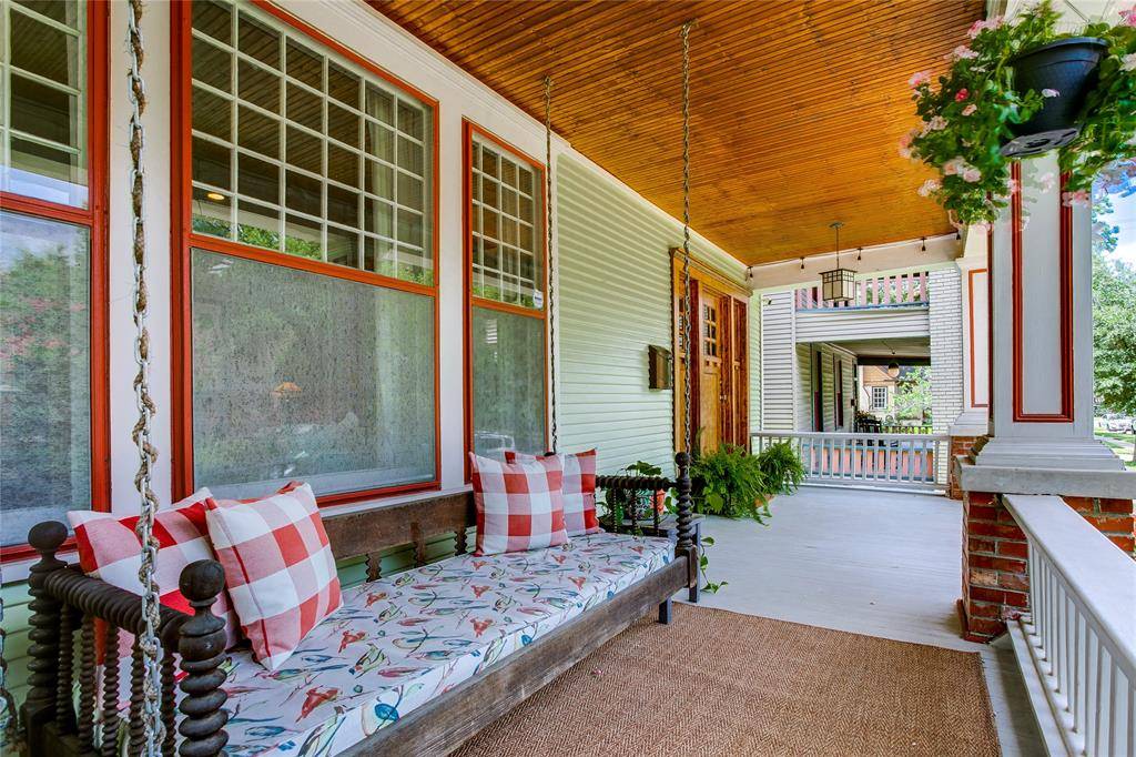 105 S Winnetka Avenue, Dallas, TX 75208