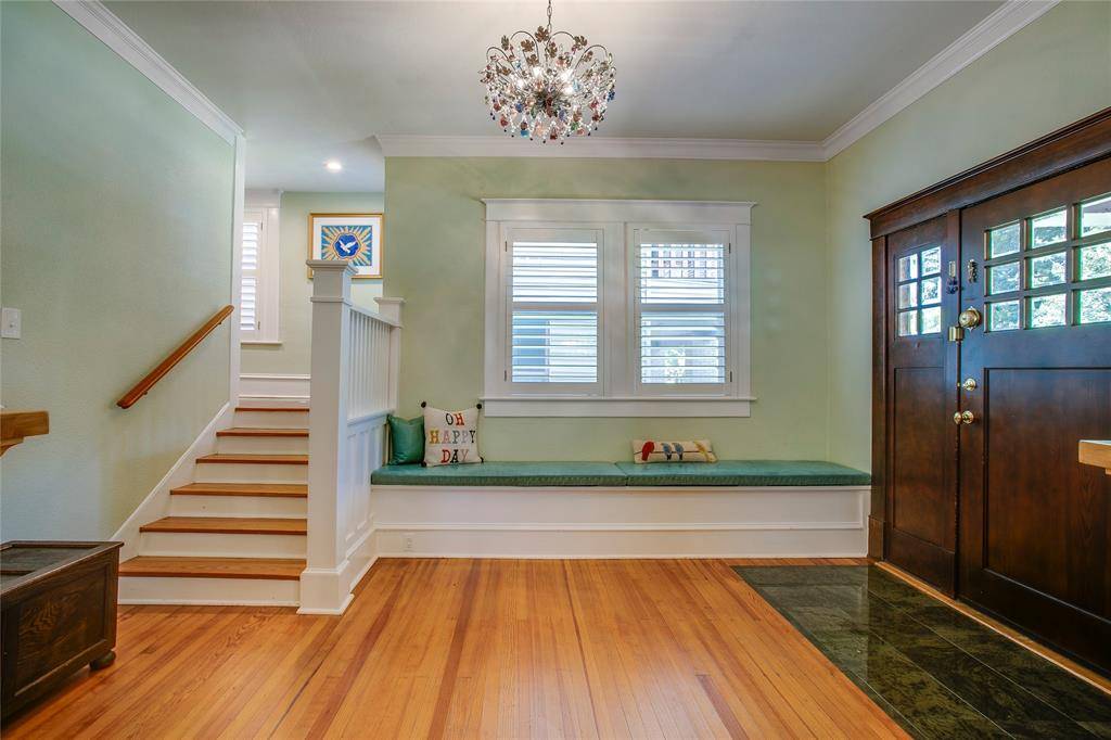 105 S Winnetka Avenue, Dallas, TX 75208