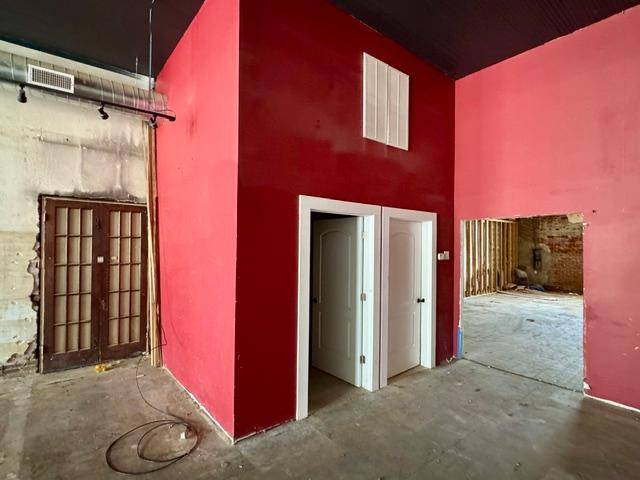 204 Main ST, Smithville, TX 78957