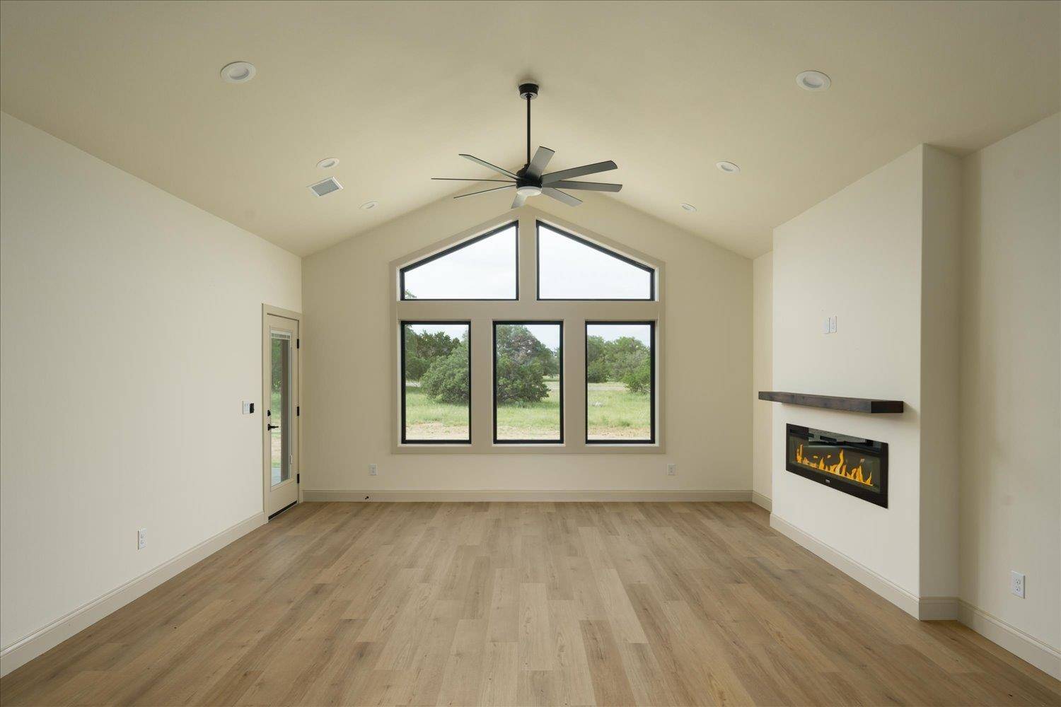 114 Rolling Hls DR, Horseshoe Bay, TX 78657