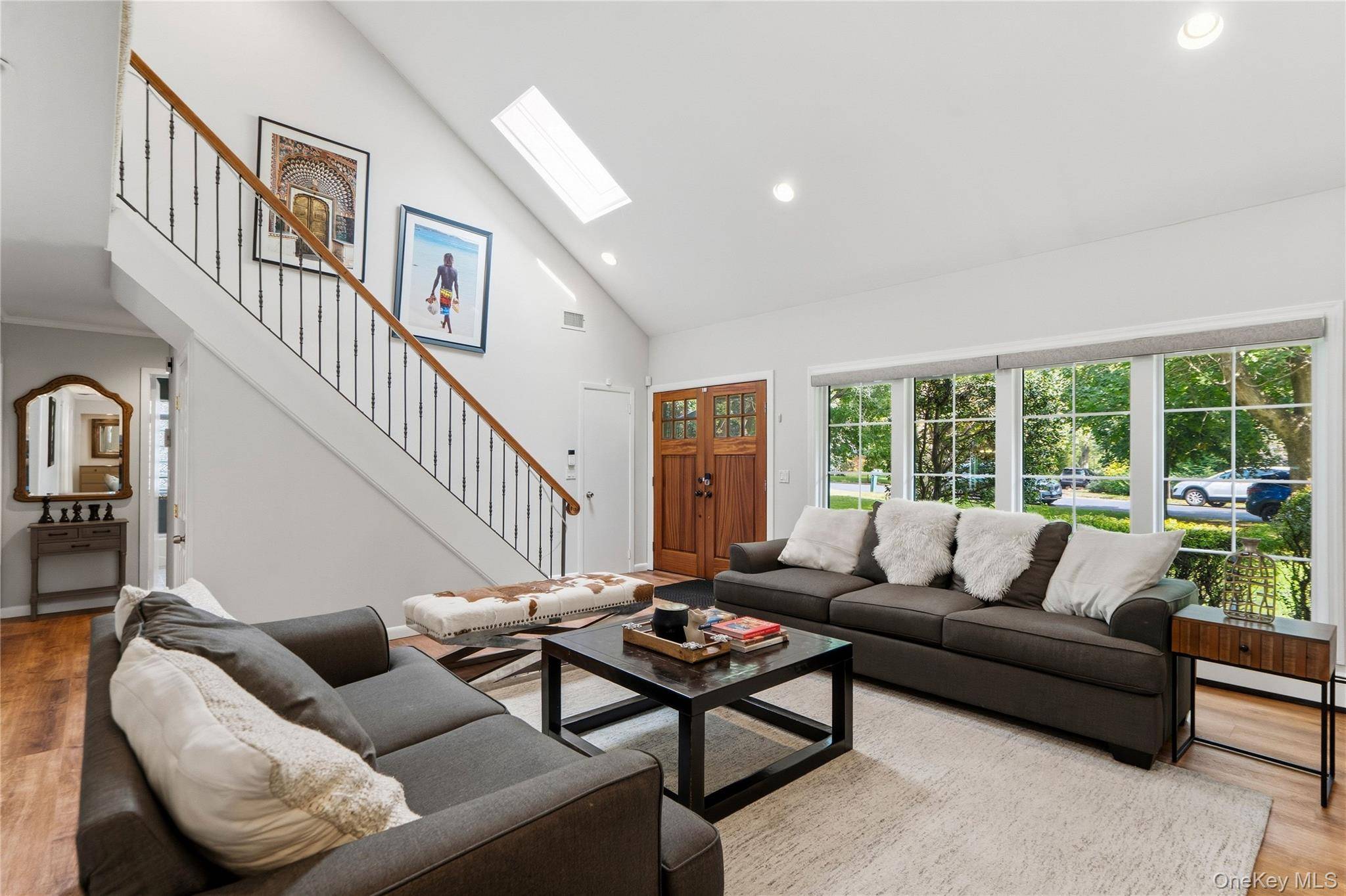 1 W Gate DR, Huntington, NY 11743
