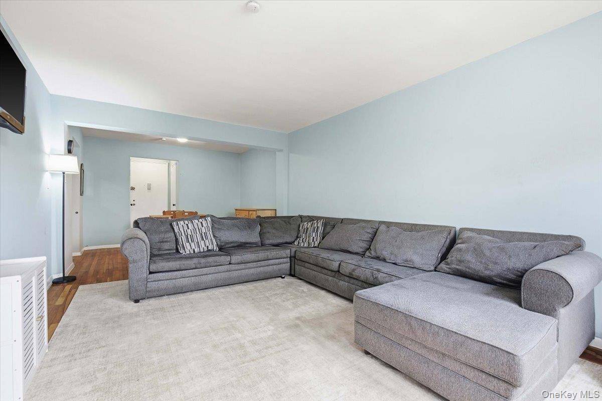 4380 Vireo AVE #4T, Bronx, NY 10470