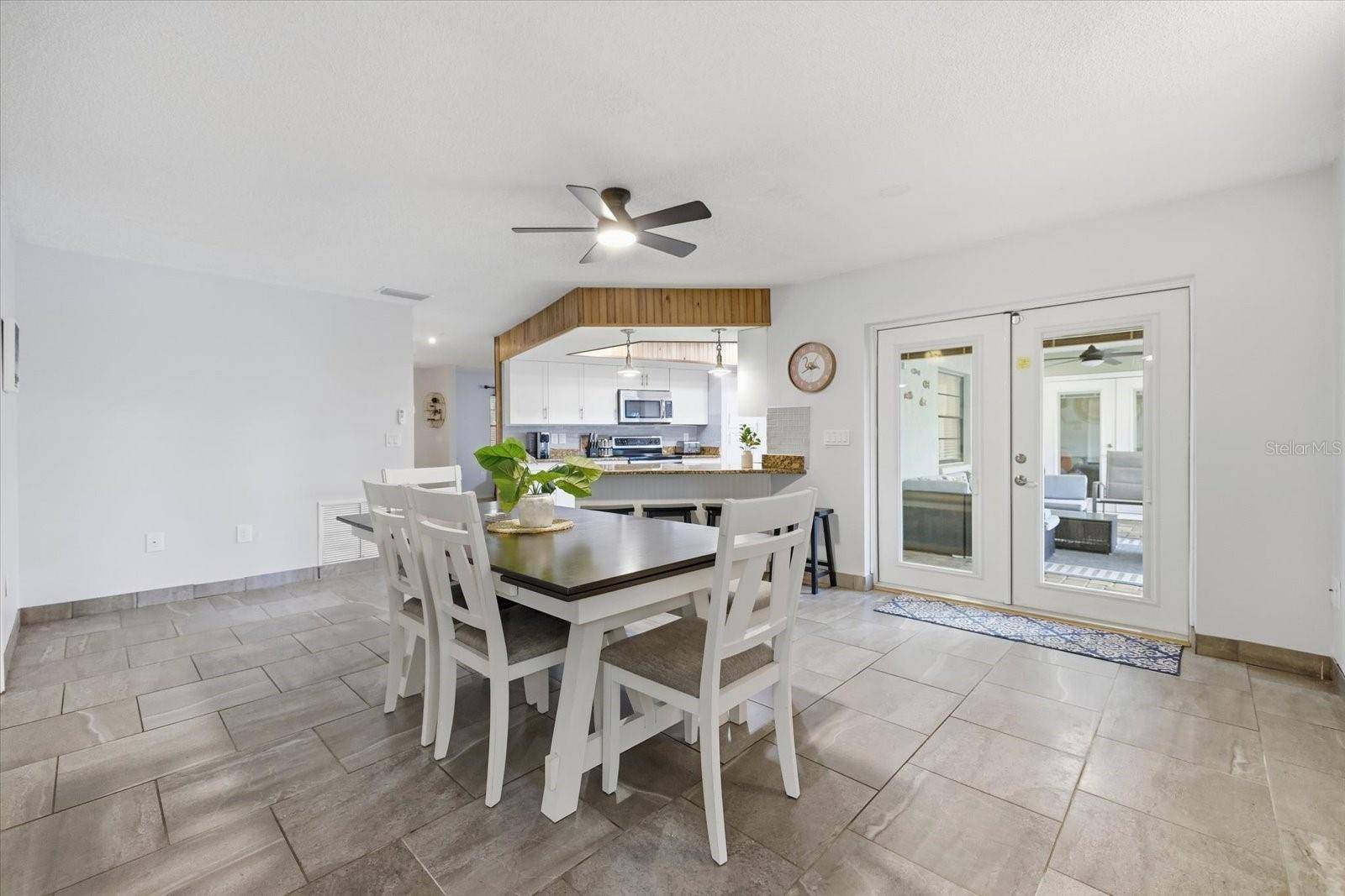 926 PLUM TREE LN, Sarasota, FL 34243