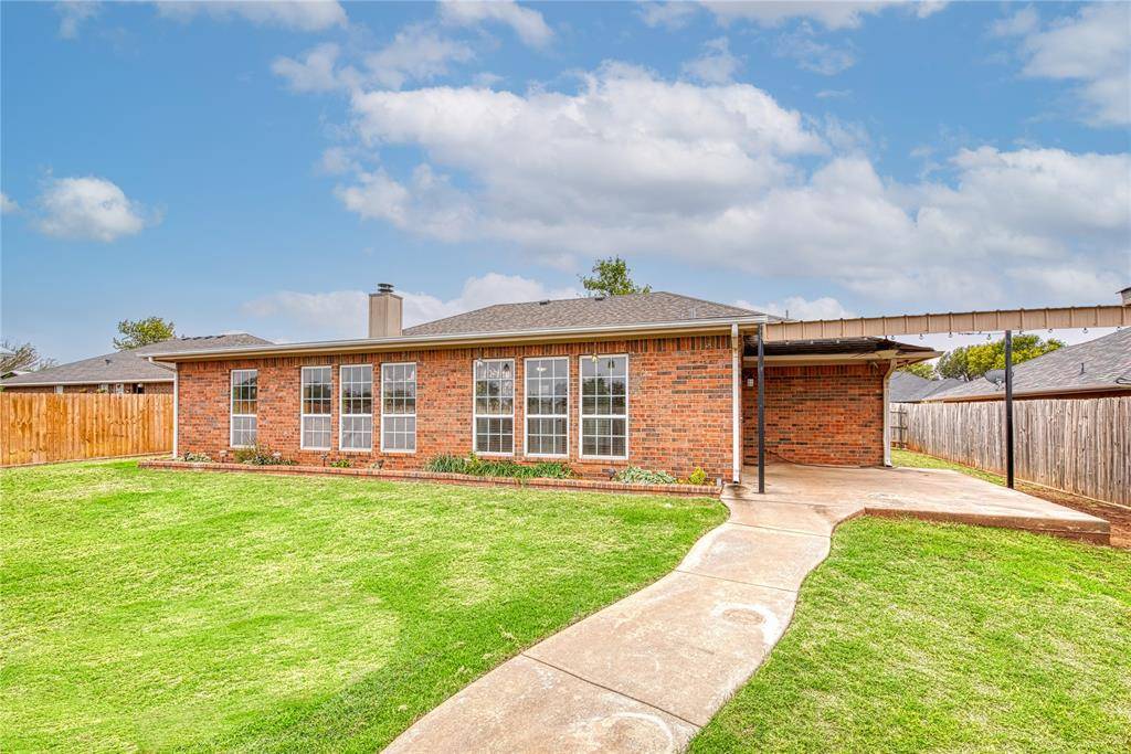 141 Calhoon ST, Elk City, OK 73644