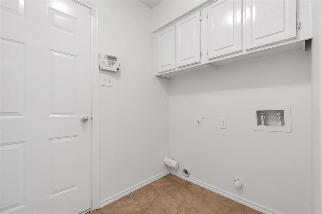 2111 Turf Club Drive, Arlington, TX 76017