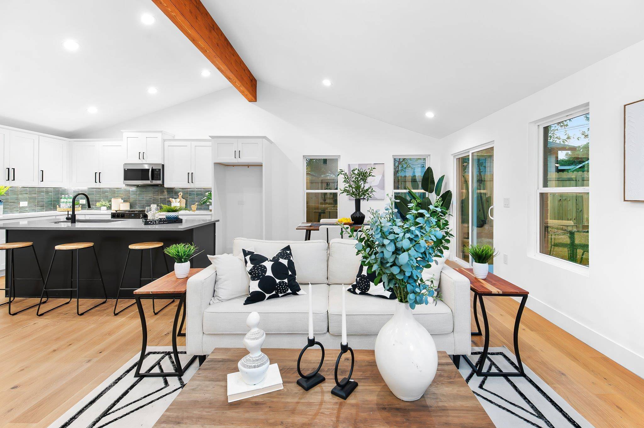 8305 Briarwood LN, Austin, TX 78757