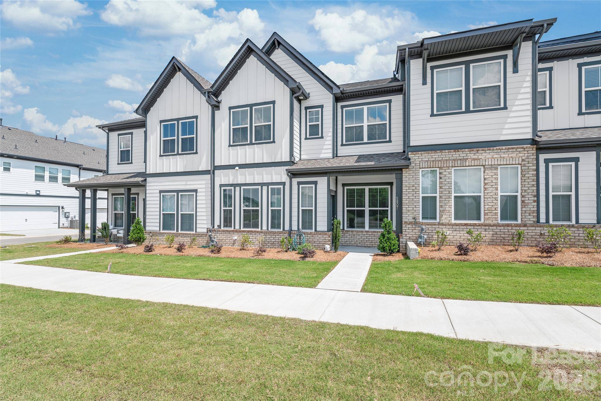 5807 Clear Creek LN, Charlotte, NC 28215