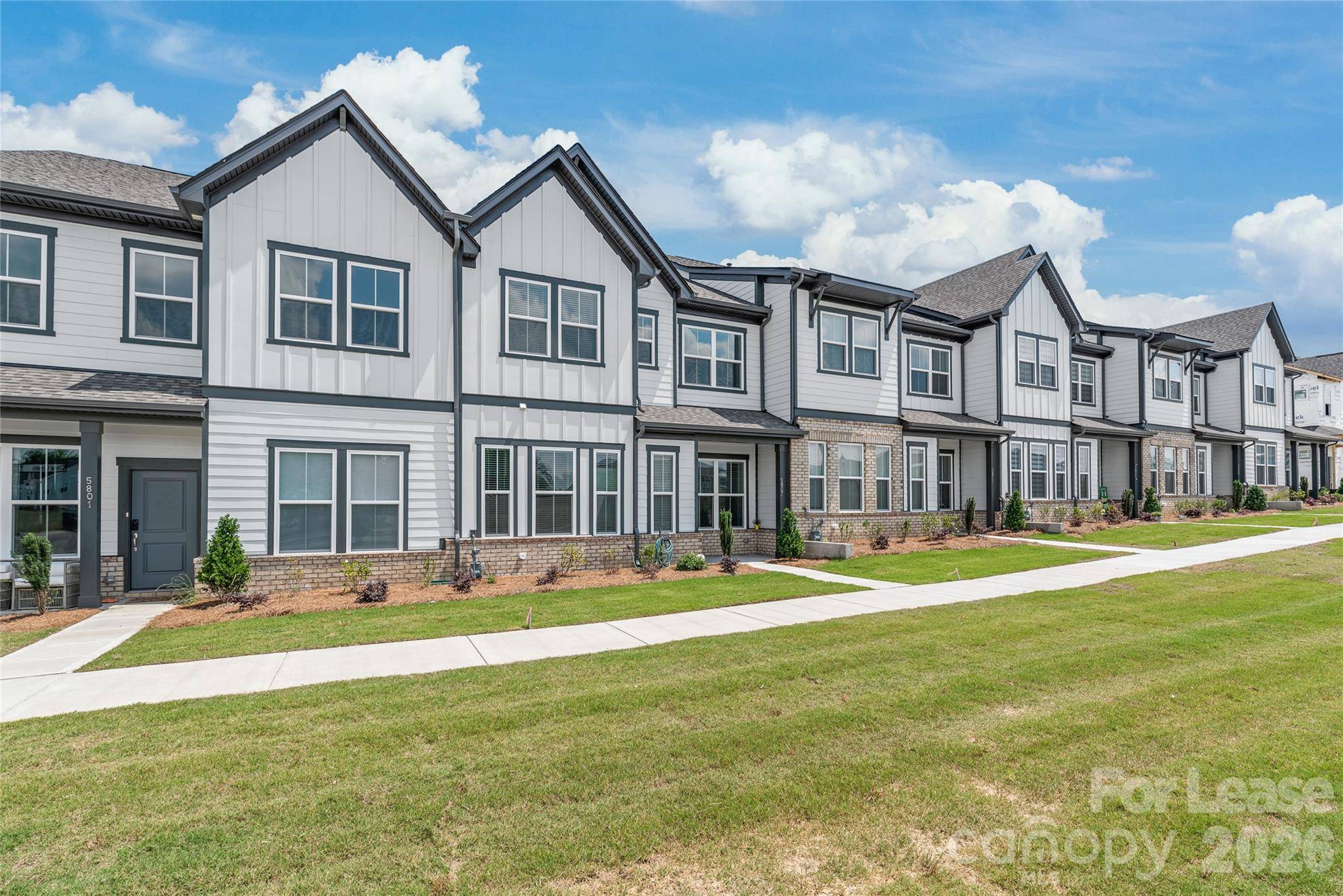 5807 Clear Creek LN, Charlotte, NC 28215