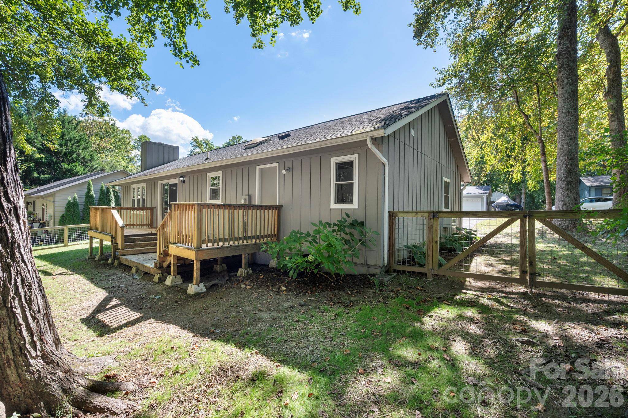 340 Genesis CIR, Black Mountain, NC 28711