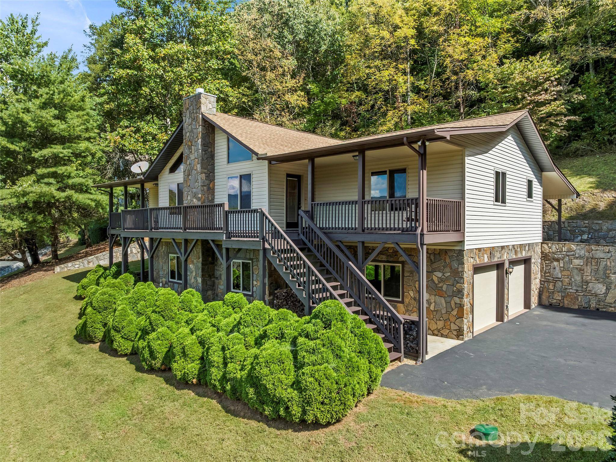 1090 Maple Springs DR, Waynesville, NC 28785