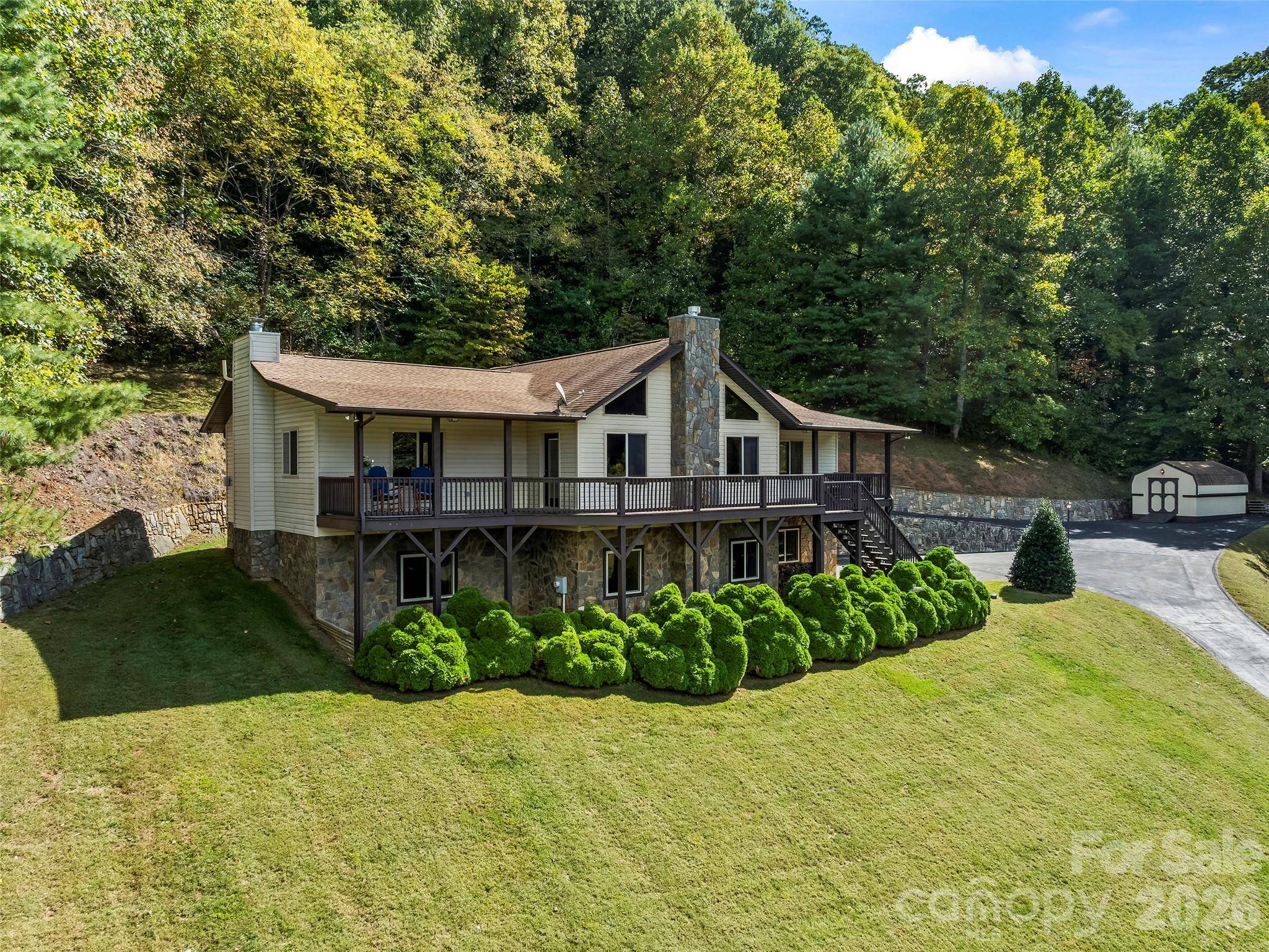 1090 Maple Springs DR, Waynesville, NC 28785
