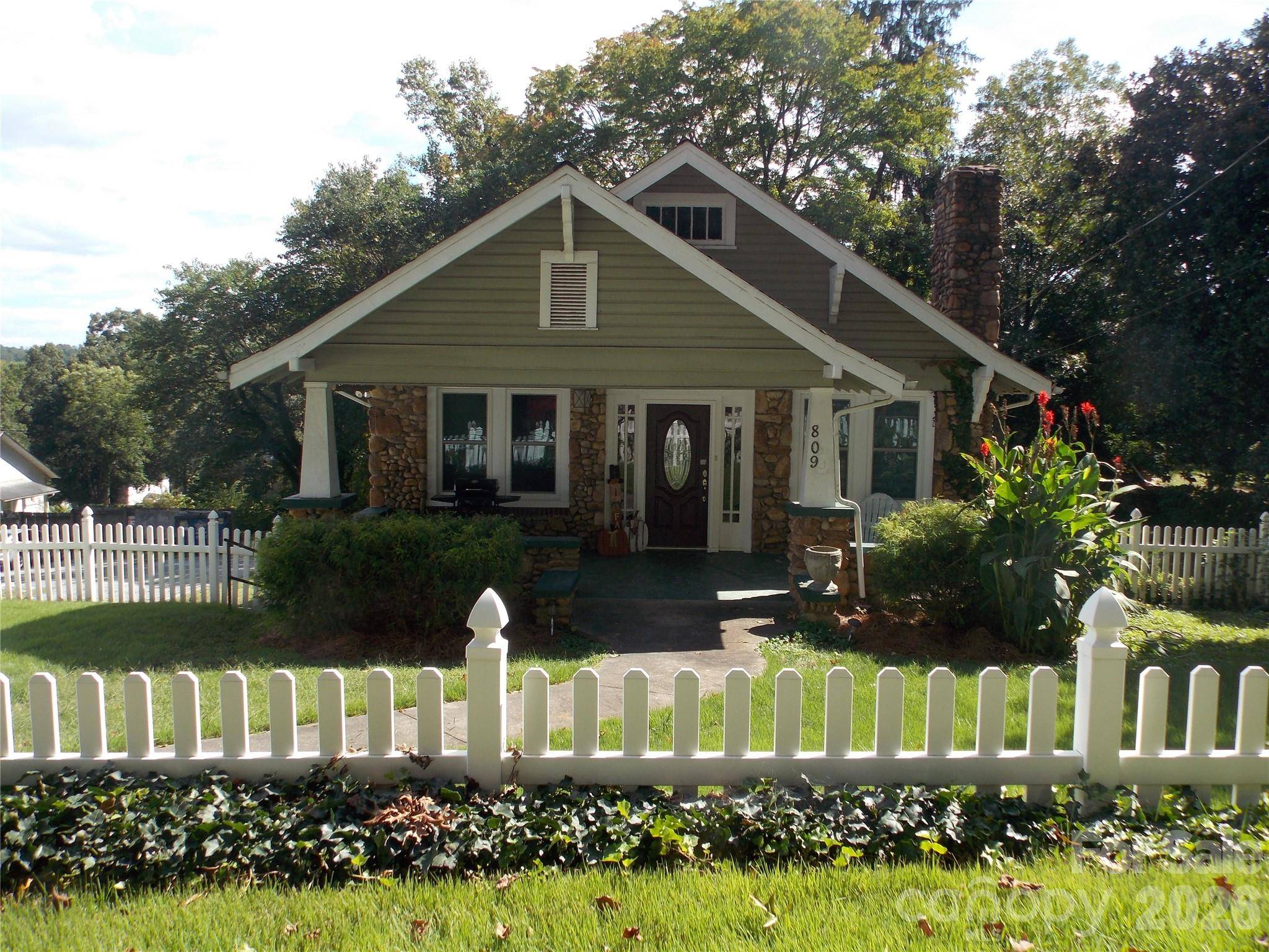 809 Grove AVE, Lenoir, NC 28645
