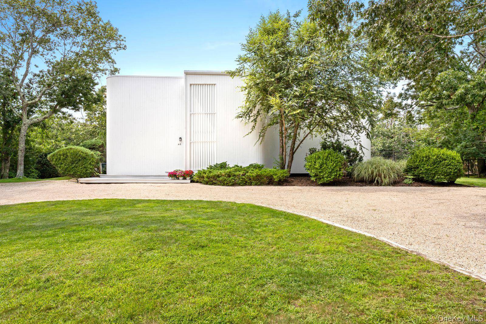 40 Peacock PATH, East Quogue, NY 11942