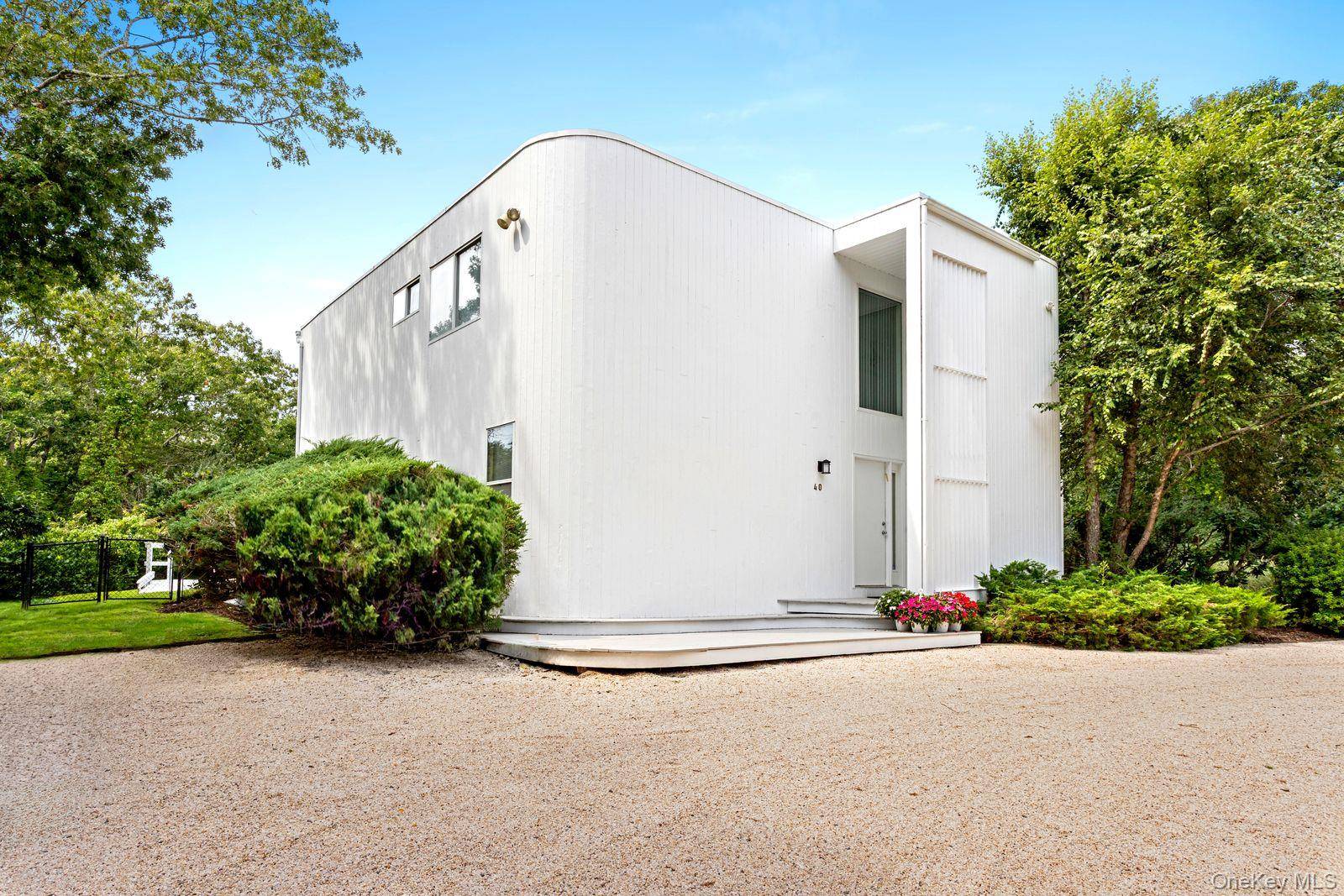 40 Peacock PATH, East Quogue, NY 11942