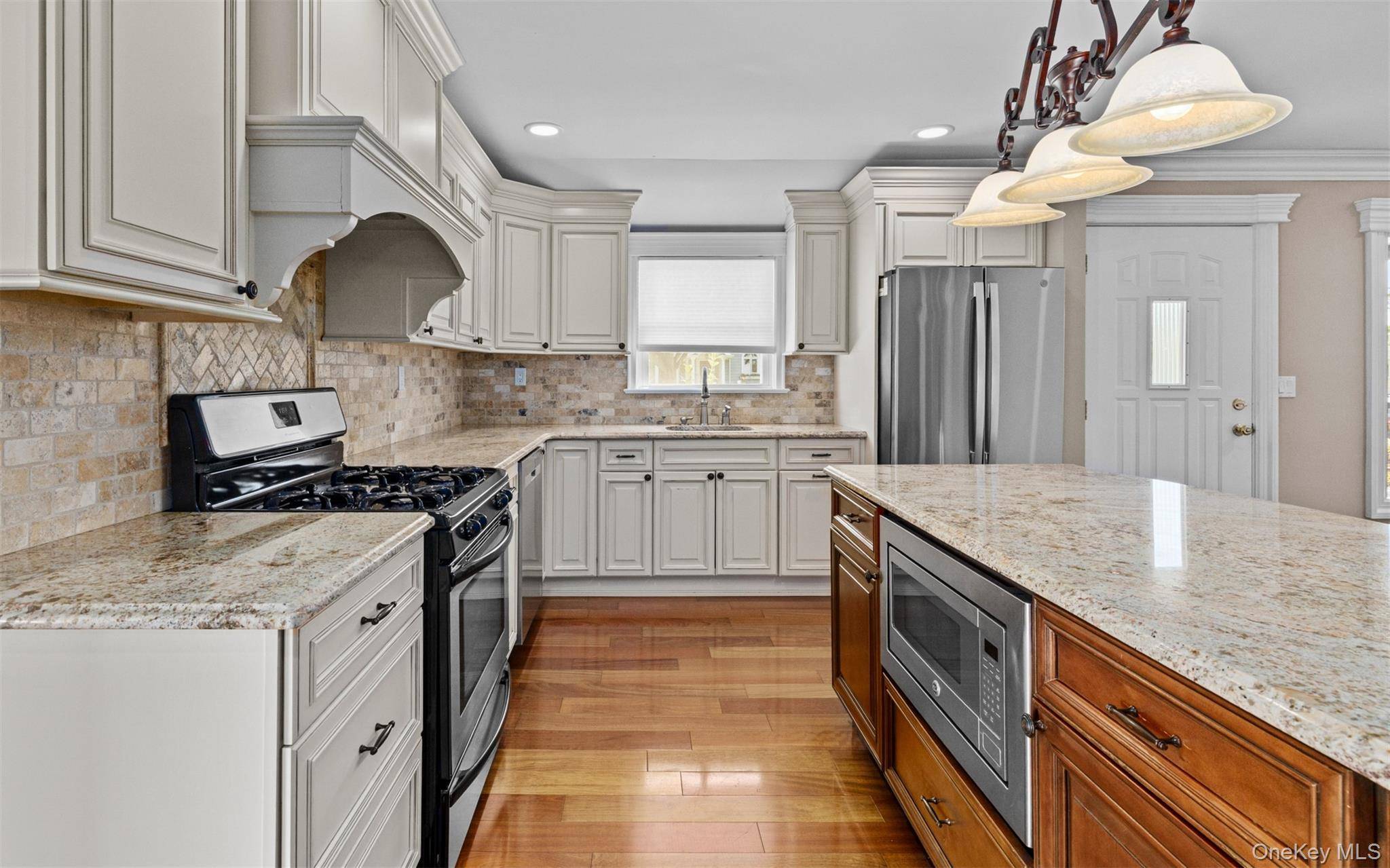 392 Philadelphia AVE, Massapequa Park, NY 11762
