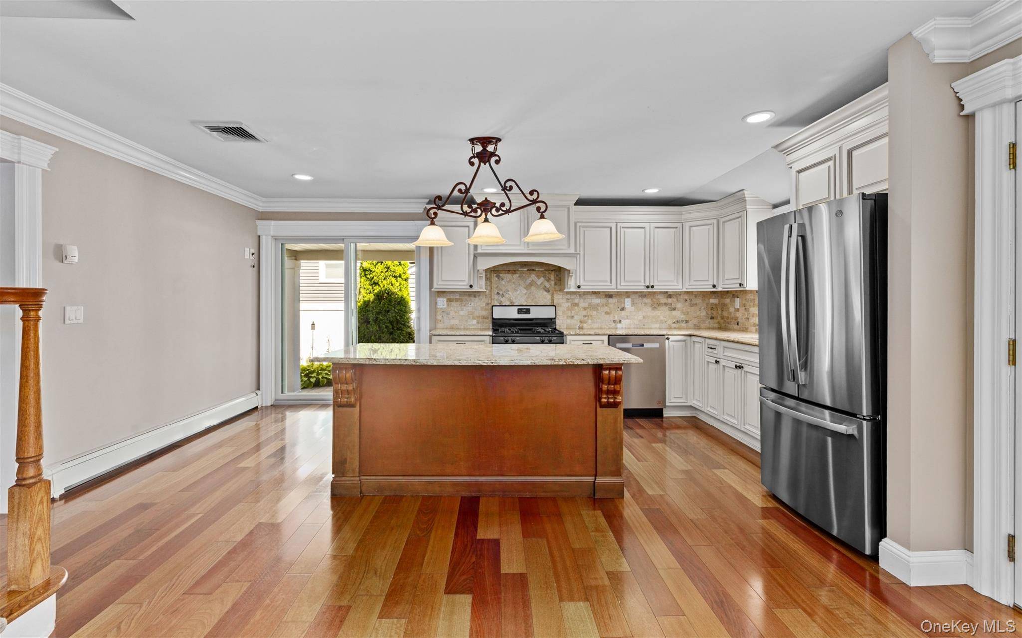 392 Philadelphia AVE, Massapequa Park, NY 11762