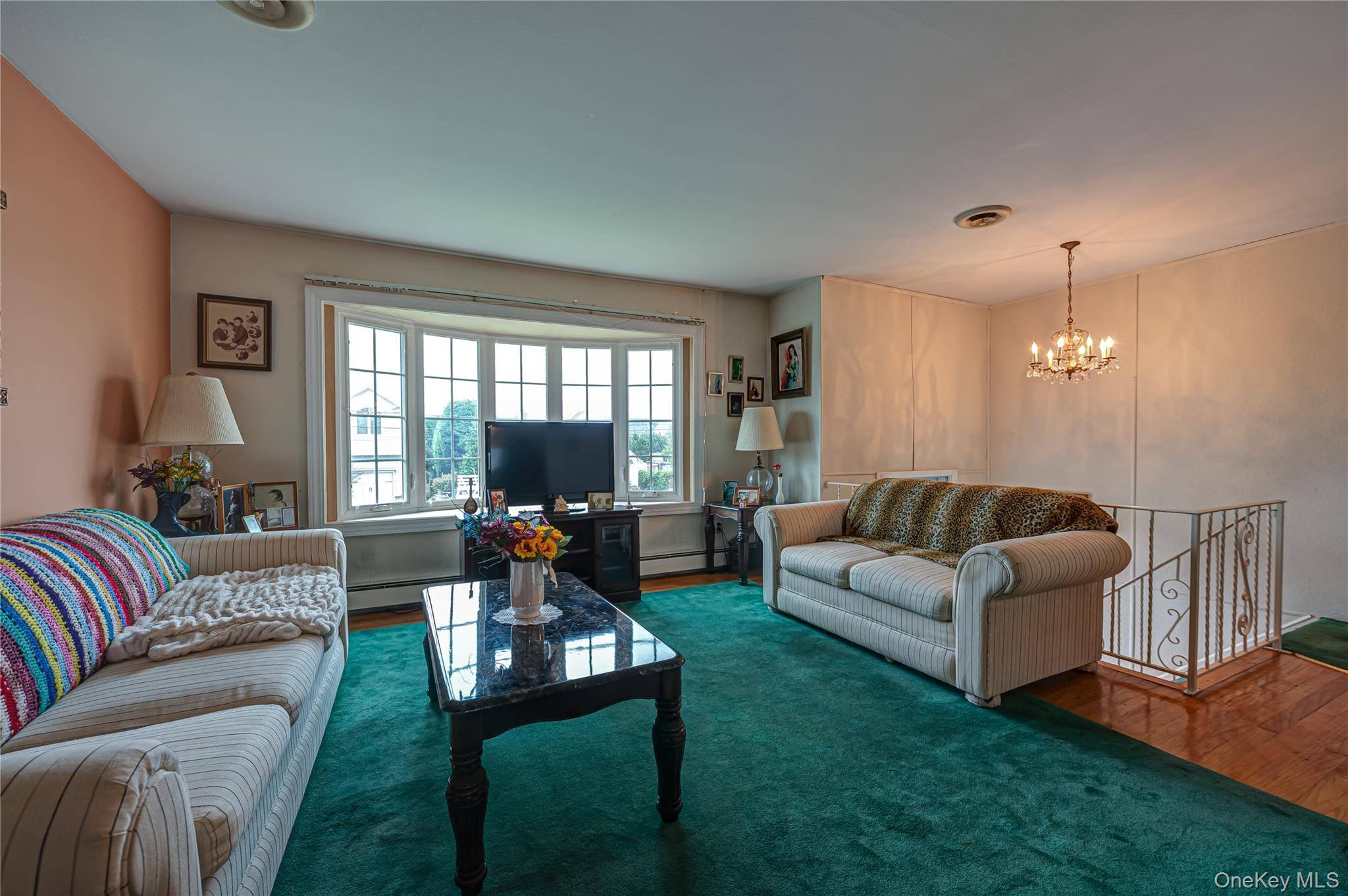 15 Earl PL, Amityville, NY 11701