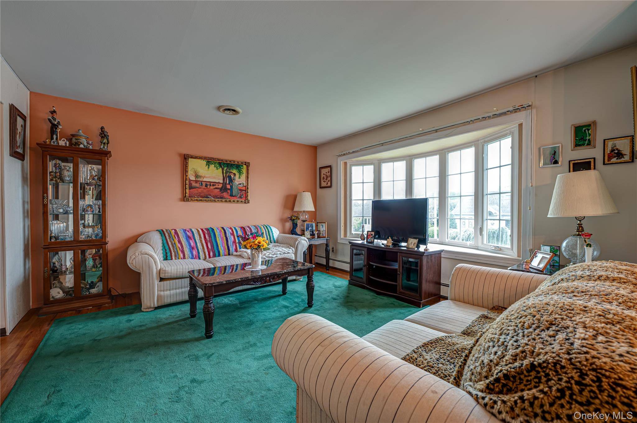 15 Earl PL, Amityville, NY 11701