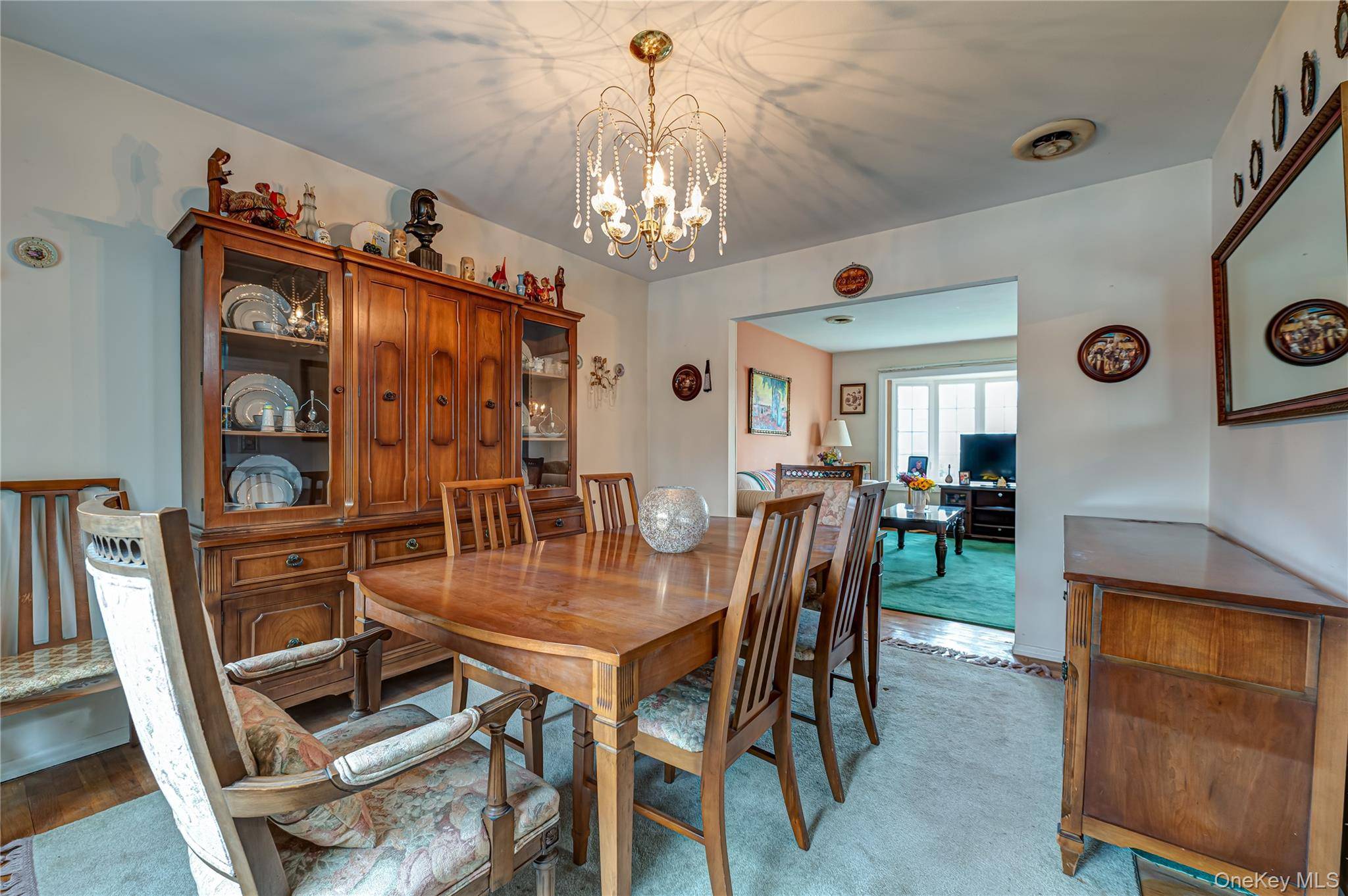 15 Earl PL, Amityville, NY 11701