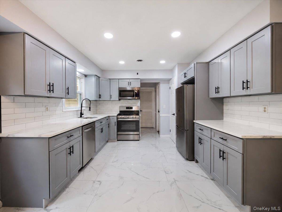 2 Enterprise CT, Nanuet, NY 10954