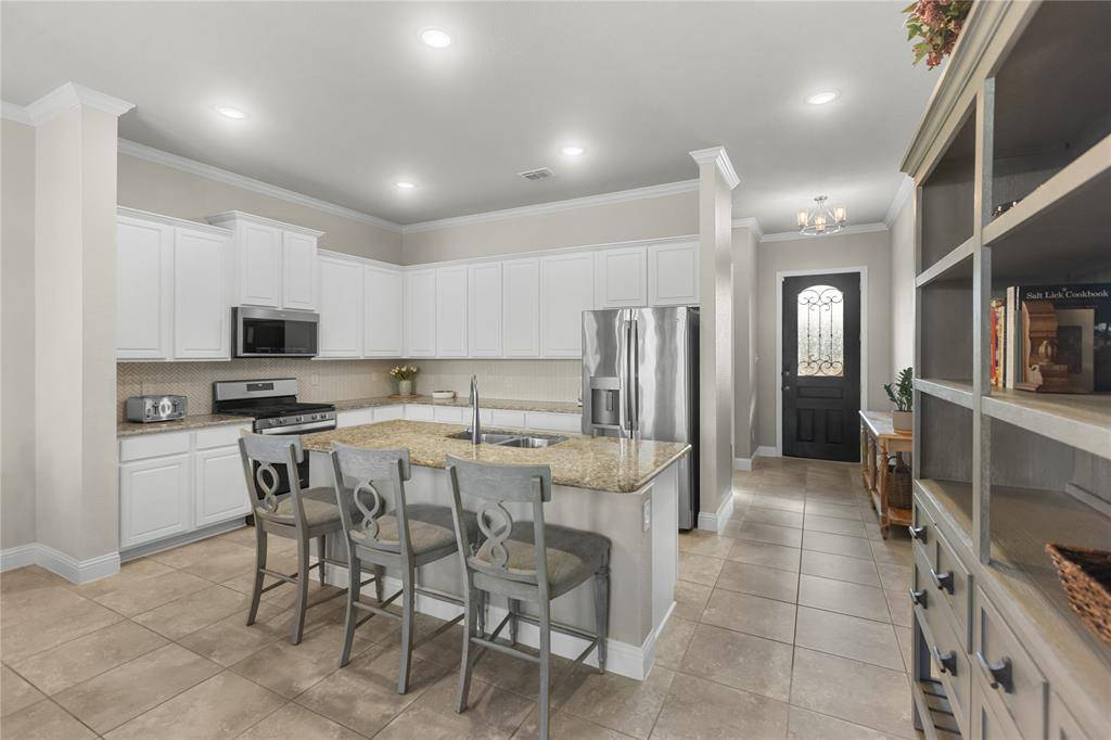 2805 Lakeside Drive, Aubrey, TX 76227