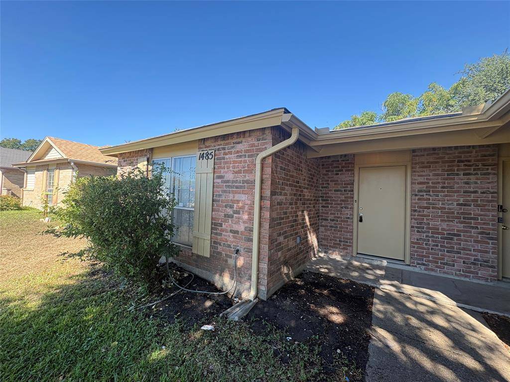 1485 Brook Meadow Circle, Lancaster, TX 75134