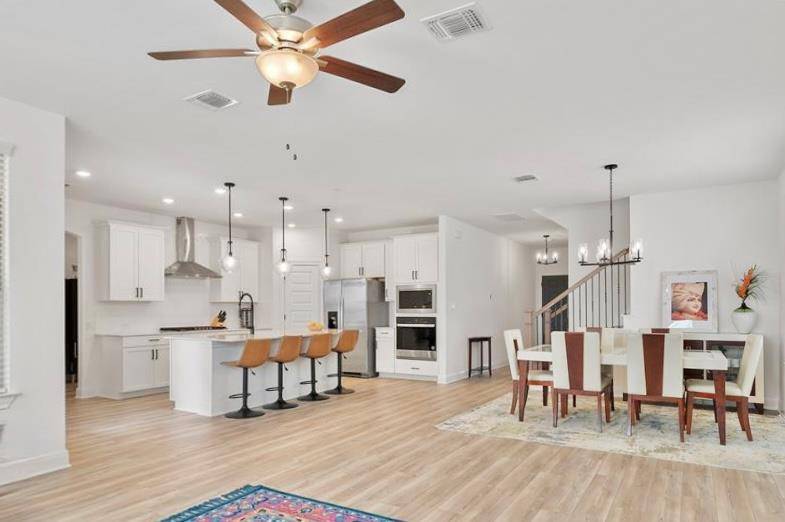1305 Crescent LN, Georgetown, TX 78633