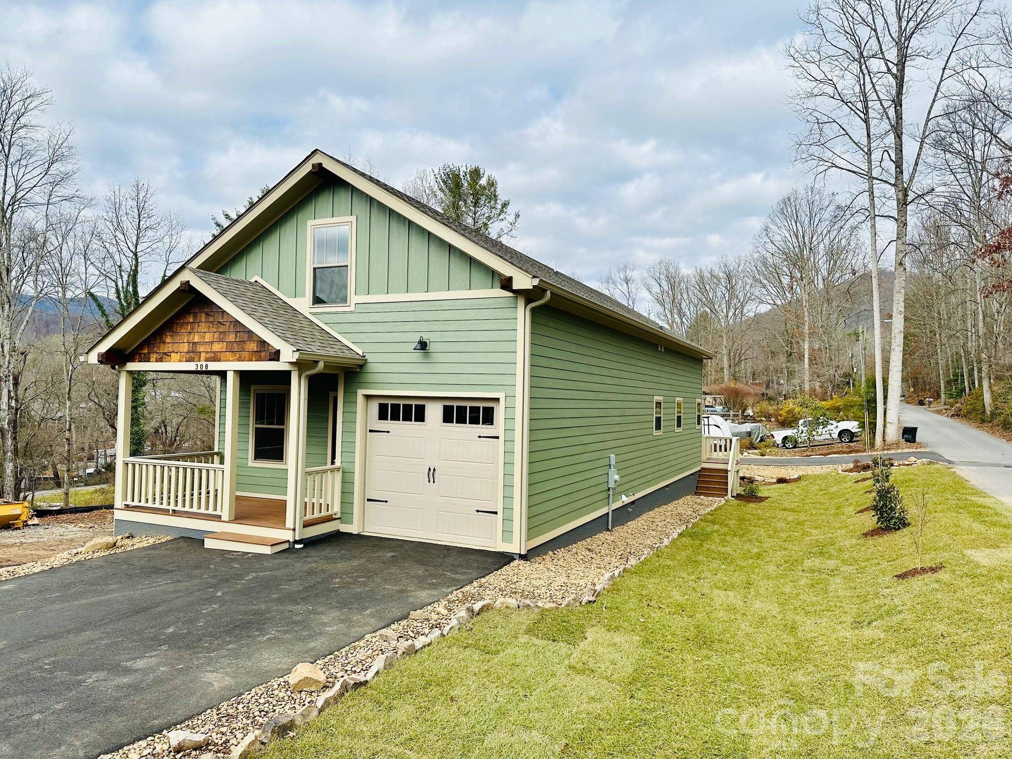 308 Ninth ST, Black Mountain, NC 28711