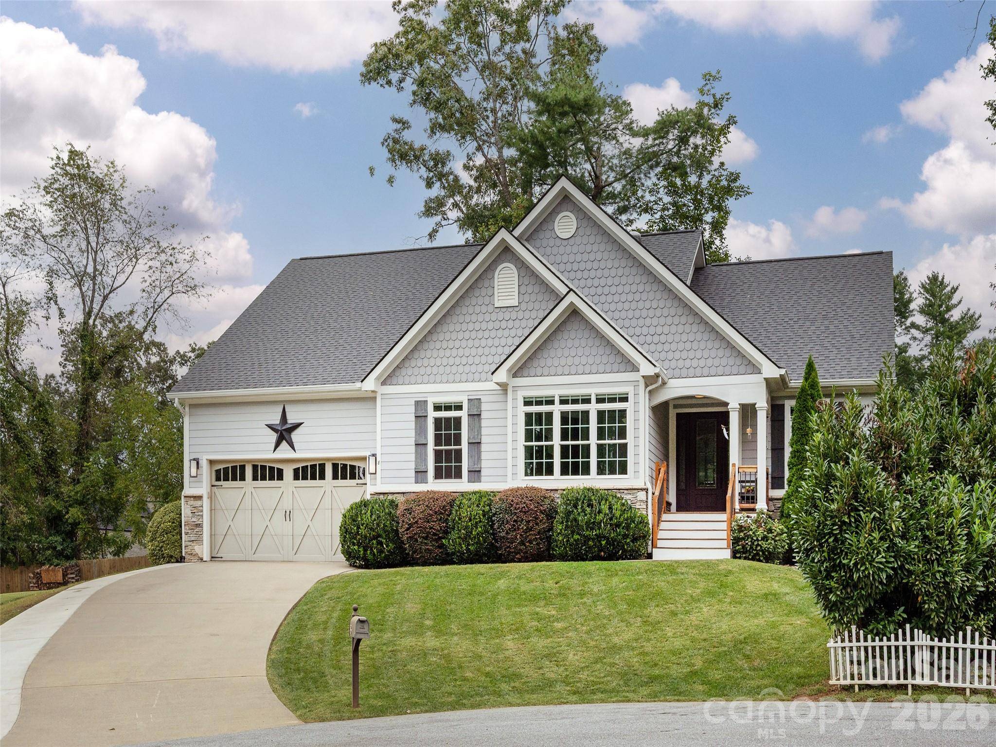 8 Broadmoor DR, Arden, NC 28704