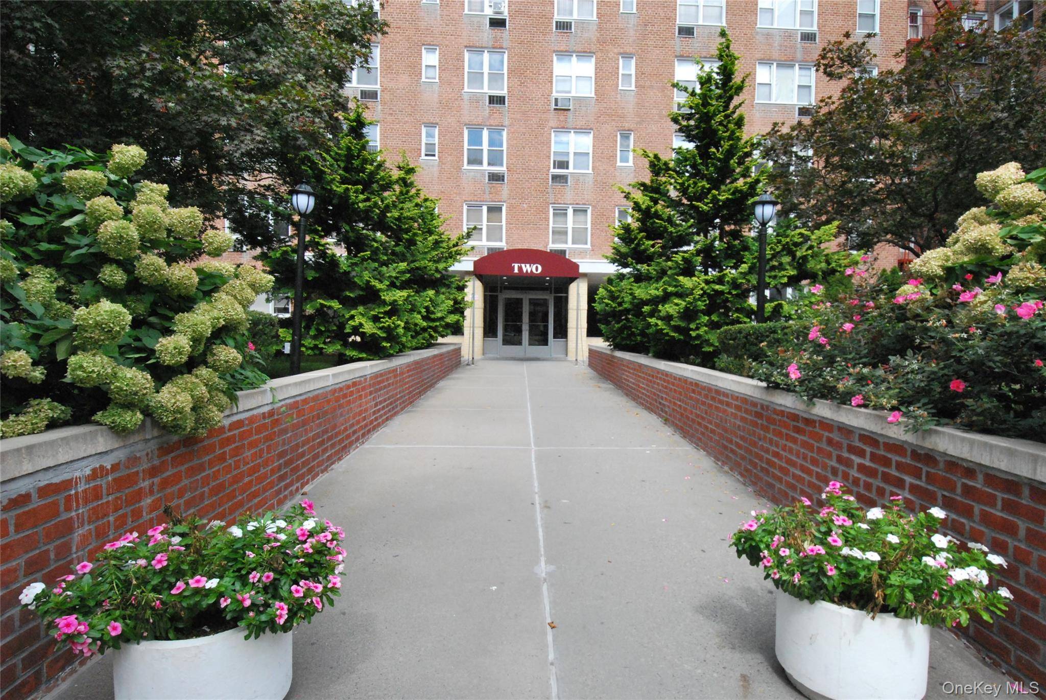 2 Sadore LN #5E, Yonkers, NY 10710