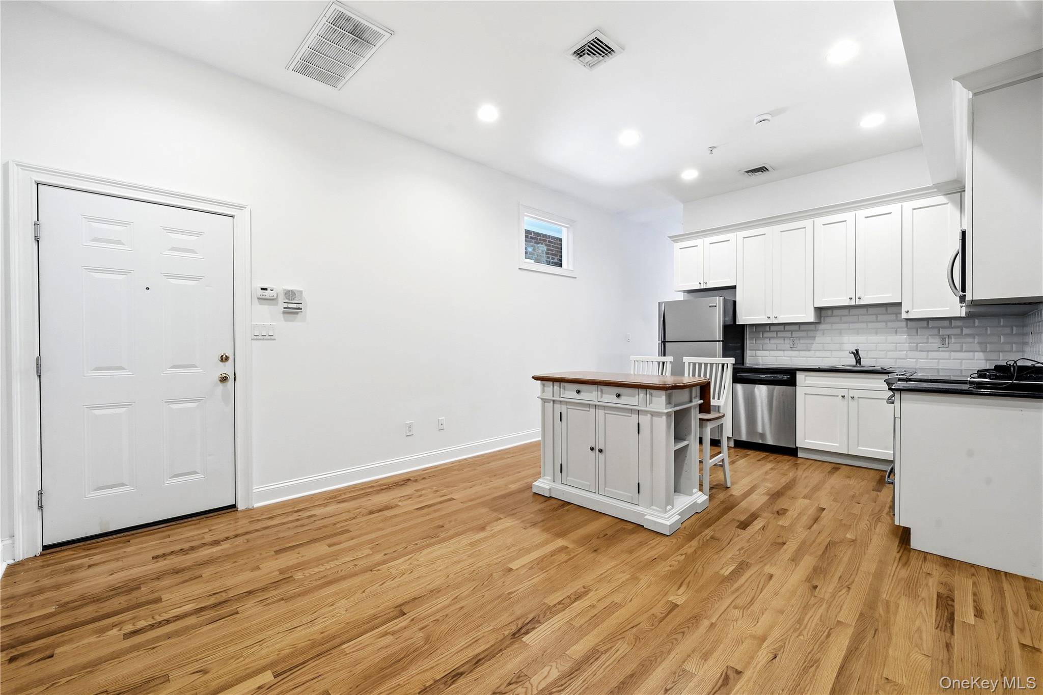 276 Main ST #2F, Huntington, NY 11743