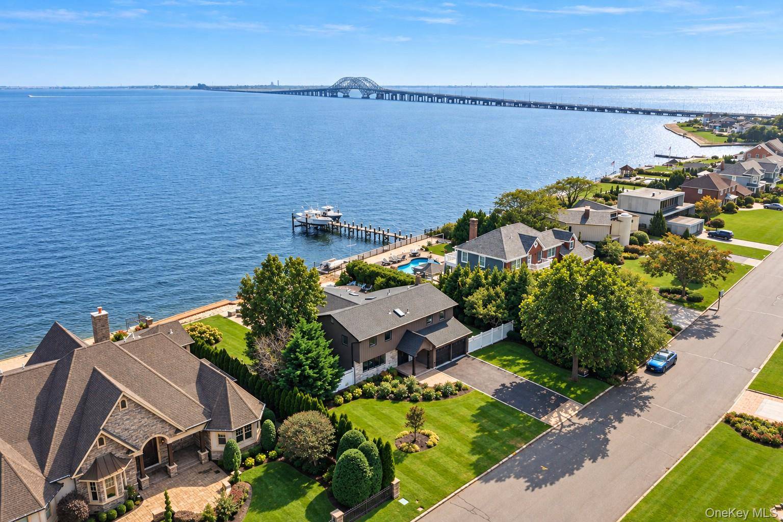 8 Shoal DR, West Islip, NY 11795