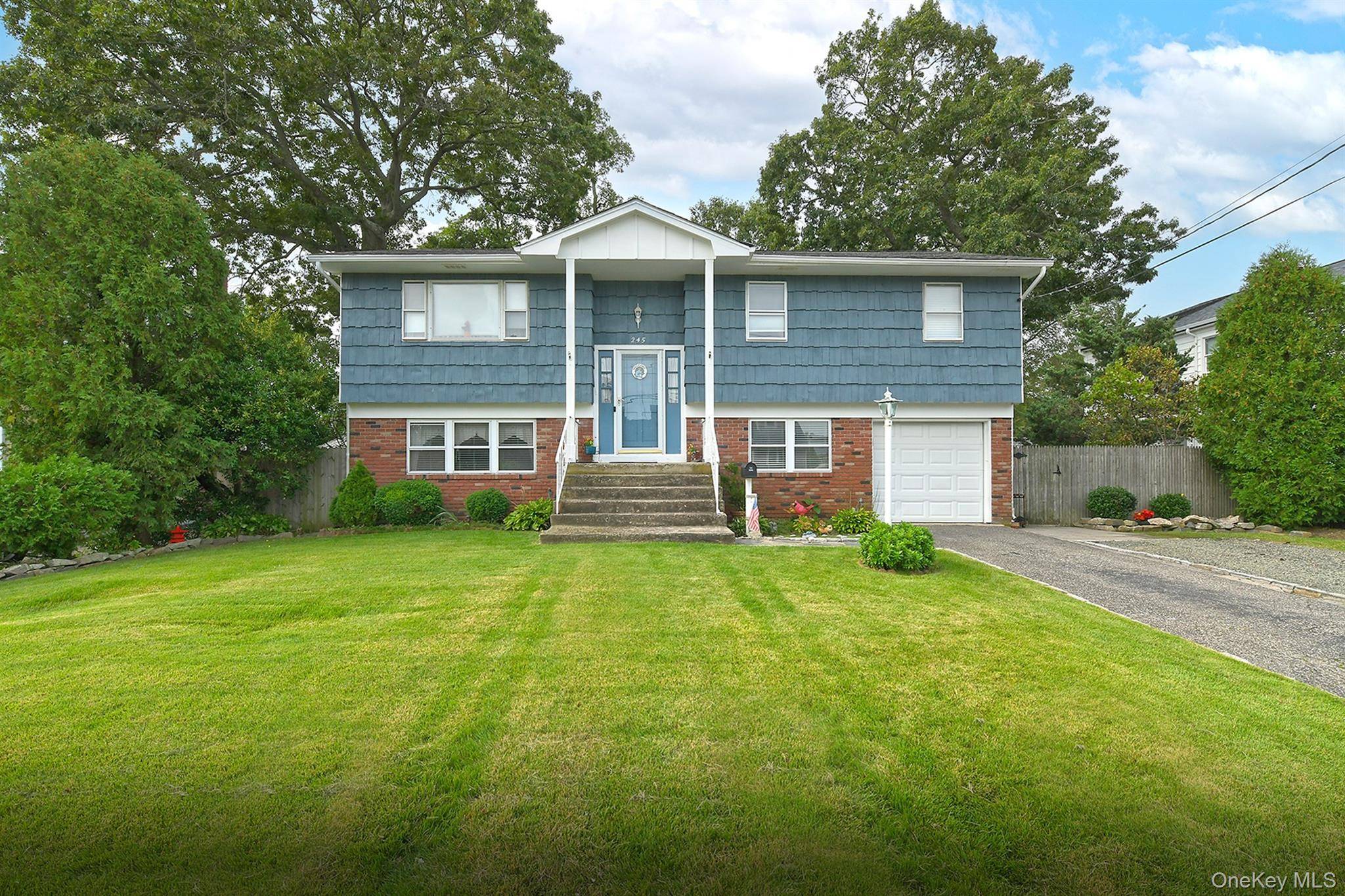 245 N Fulton AVE, Lindenhurst, NY 11757