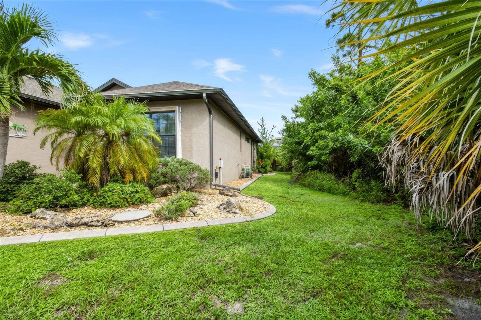 142 YELLOW PINE DR, Rotonda West, FL 33947