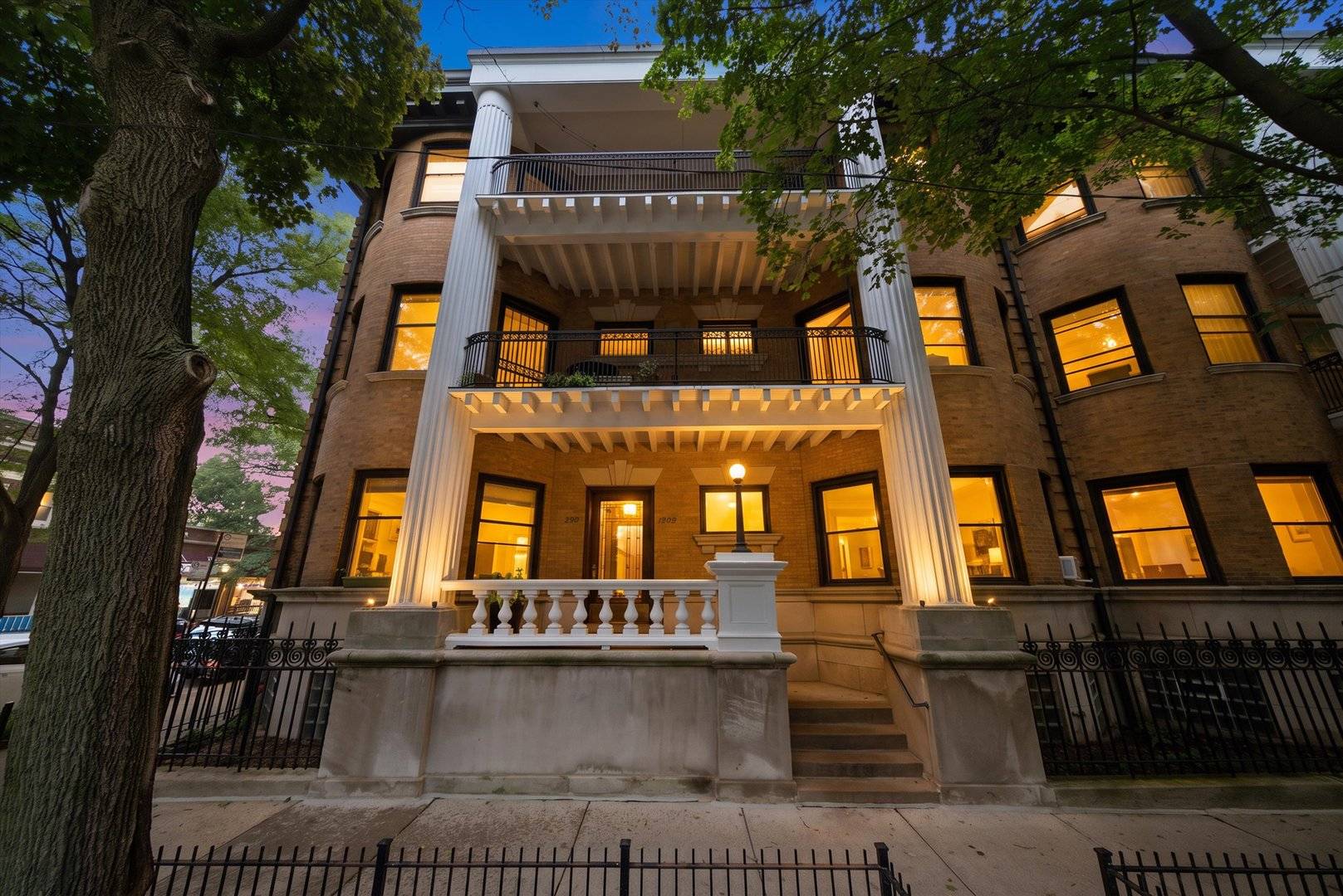 5703 S Blackstone AVE #1, Chicago, IL 60637