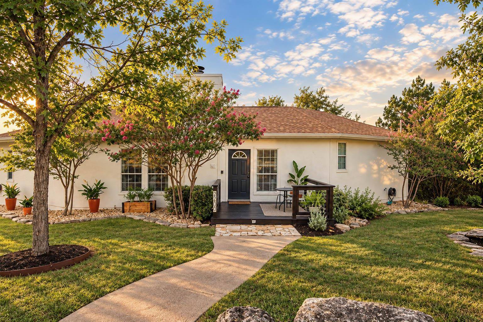 21900 Moulin DR, Spicewood, TX 78669
