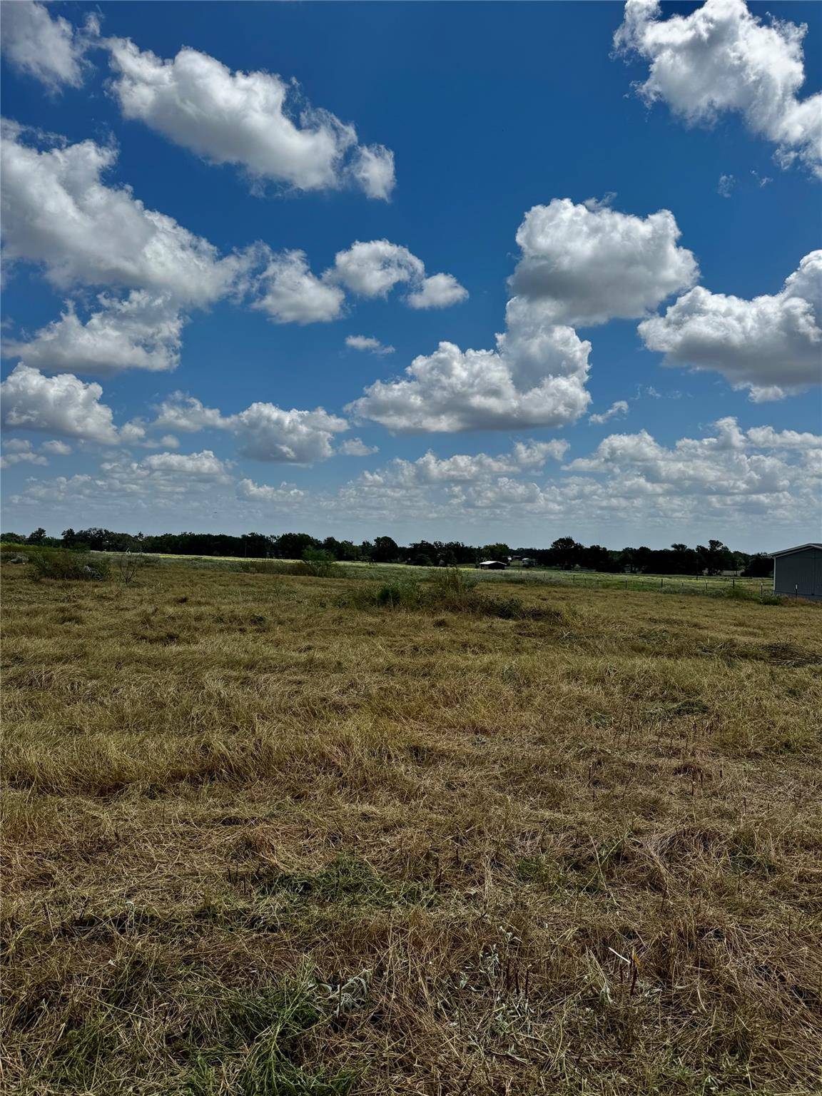 261 Engelke RD, Kingsbury, TX 78638