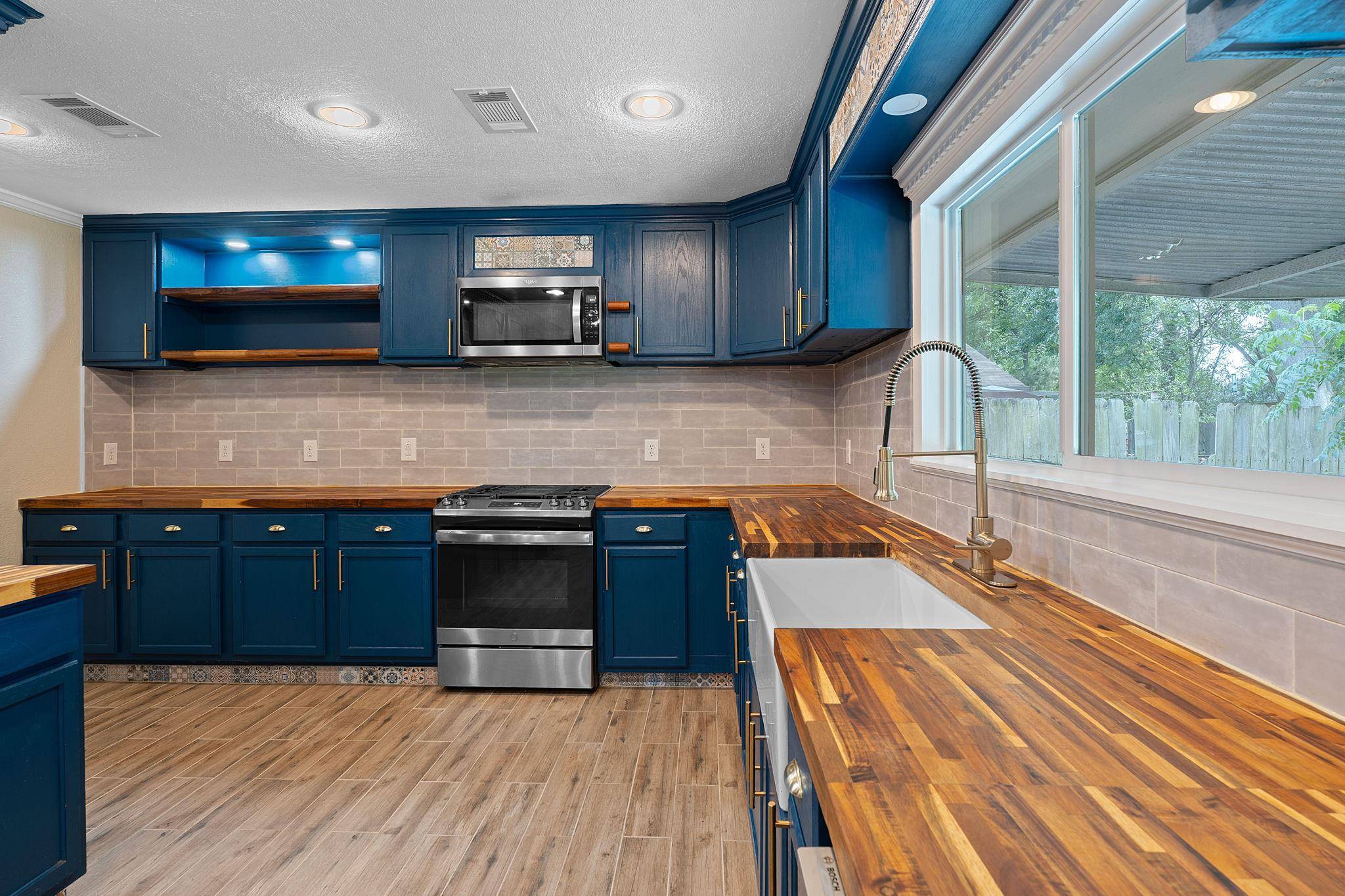 1515 Mearns Meadow BLVD, Austin, TX 78758