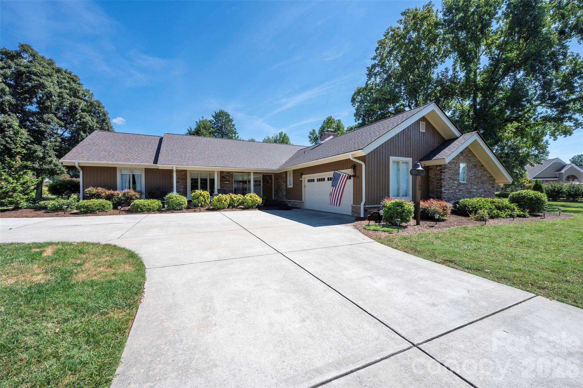 109 Holly CIR, Bermuda Run, NC 27006