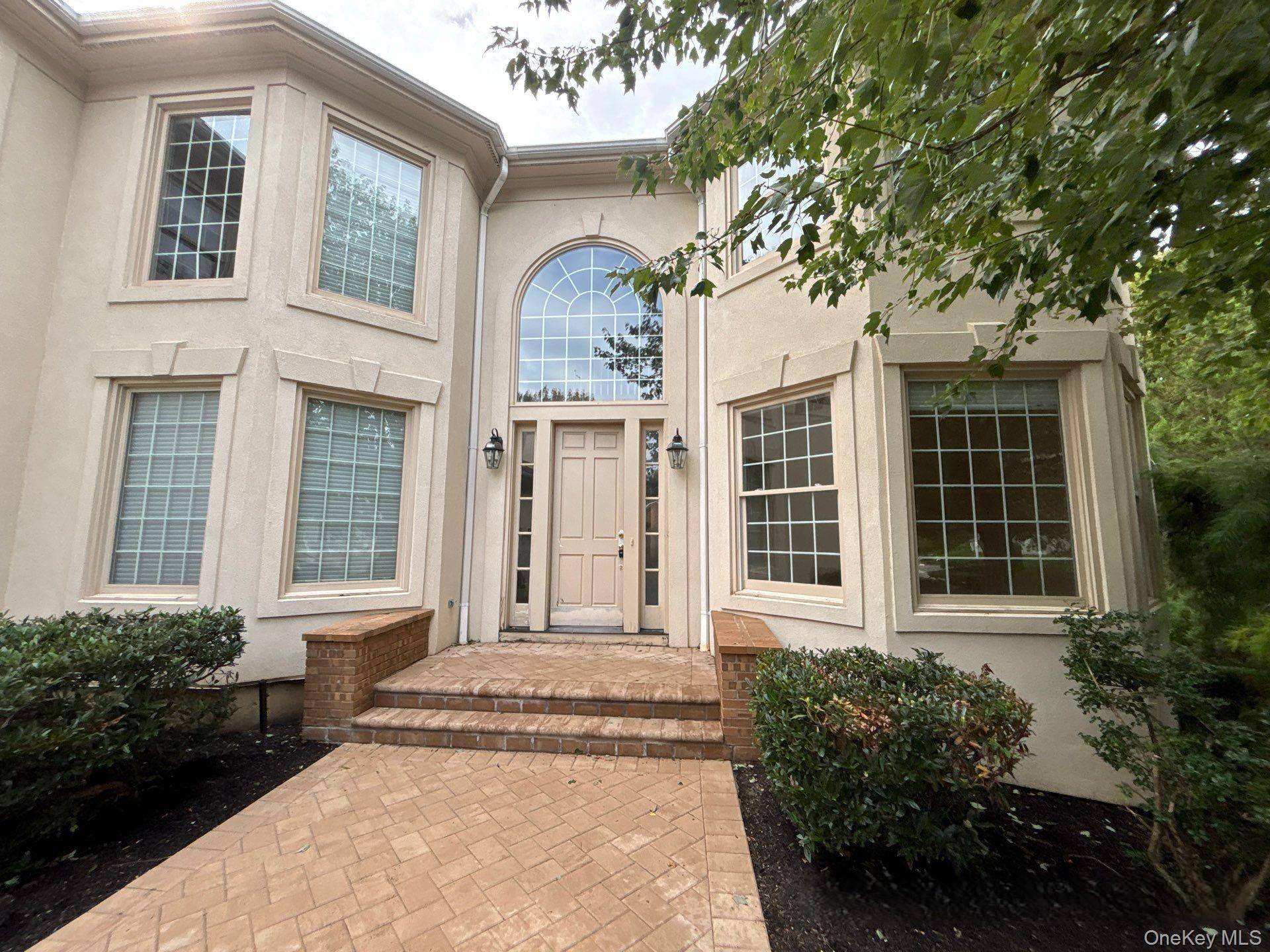 61 Charney CT, Manhasset, NY 11030