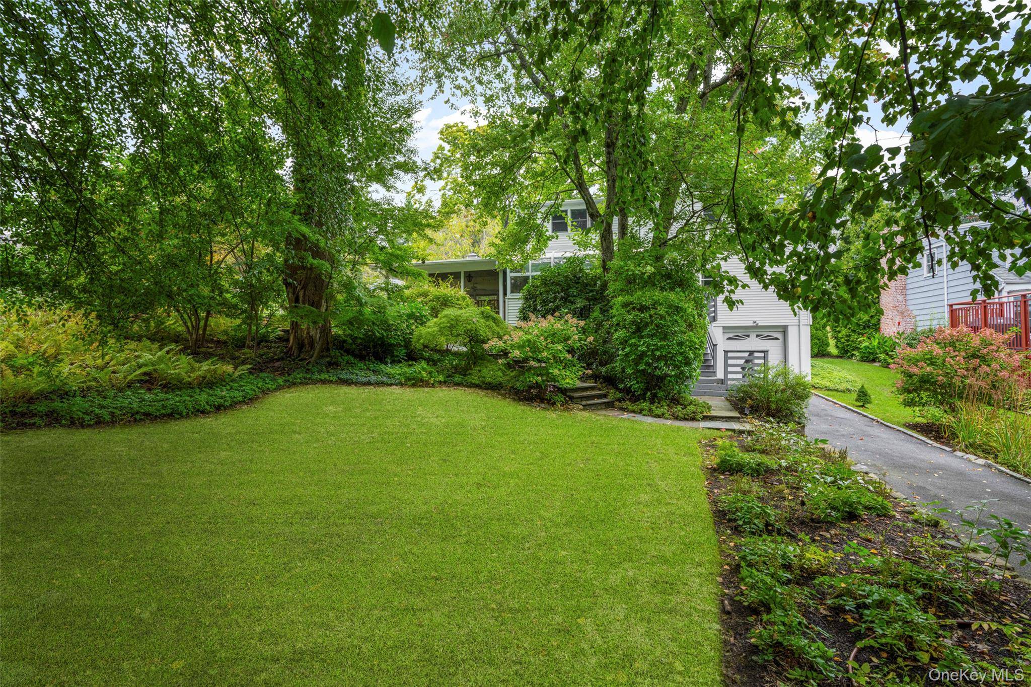 105 Havilands LN, White Plains, NY 10605