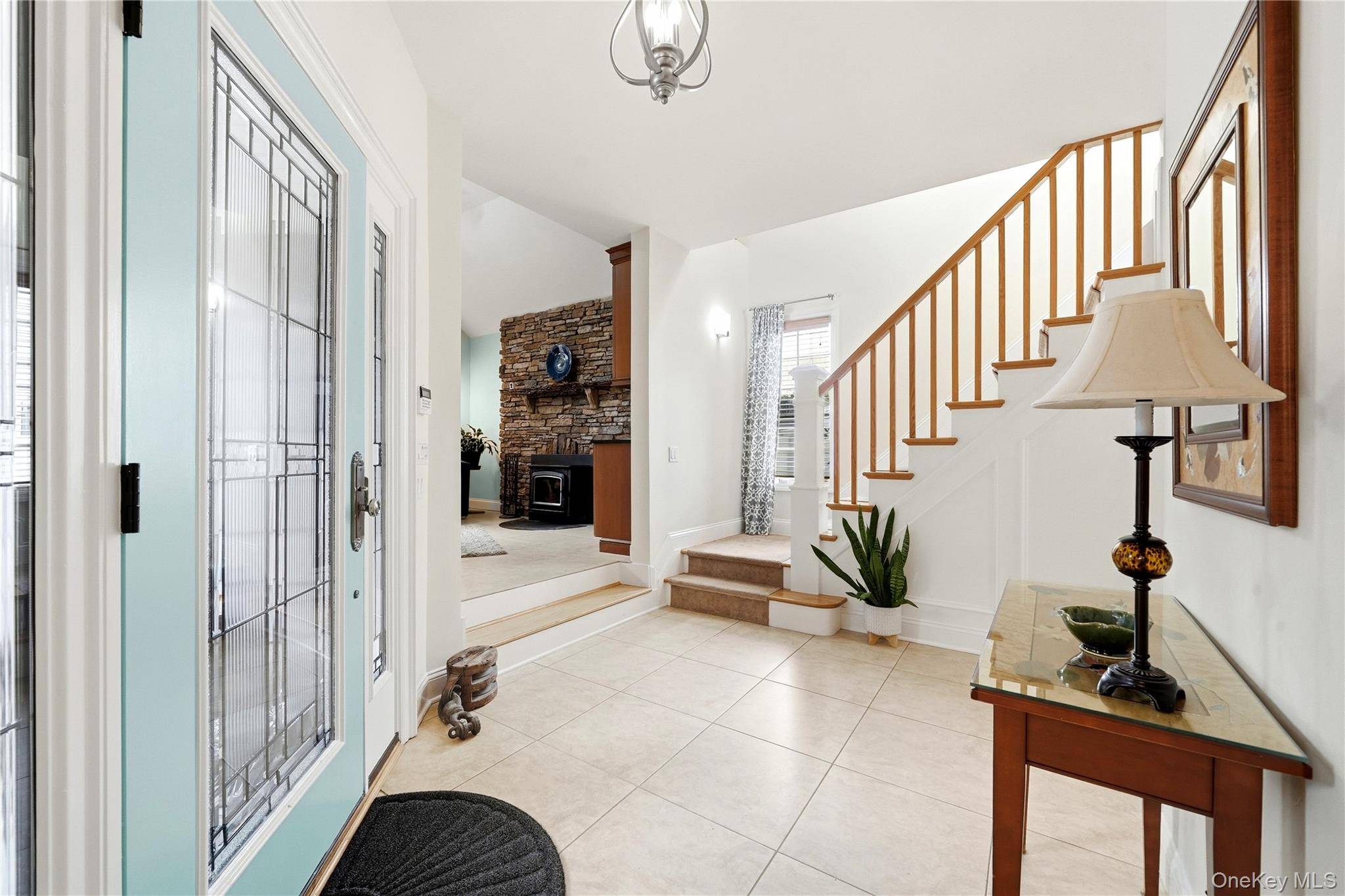 19 Judith PL, East Islip, NY 11730