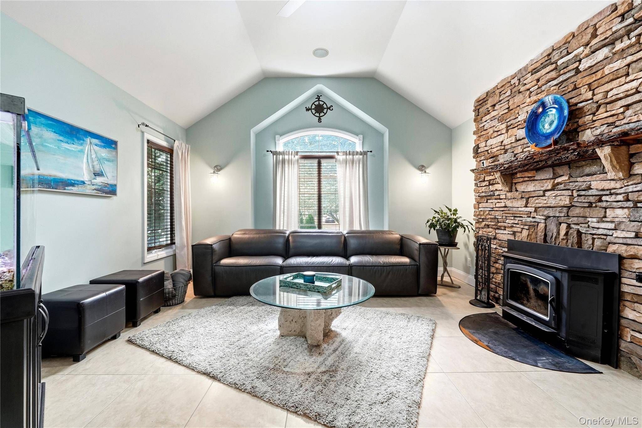 19 Judith PL, East Islip, NY 11730