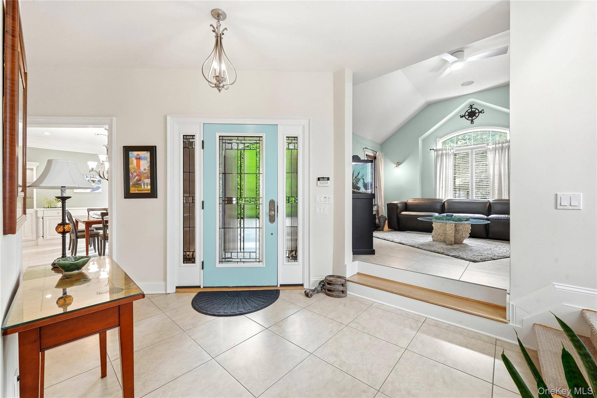 19 Judith PL, East Islip, NY 11730