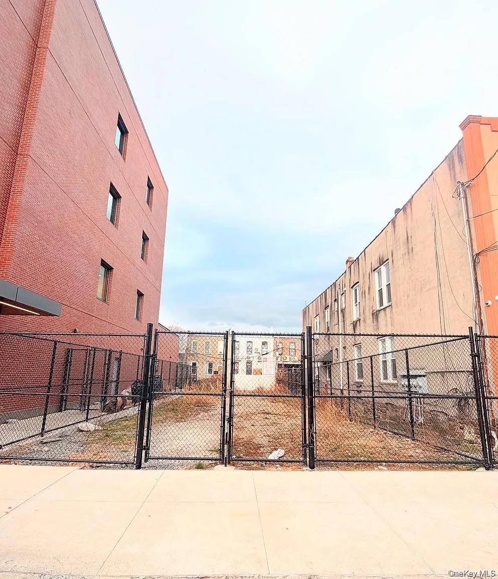 465 A Cleveland ST, Brooklyn, NY 11208
