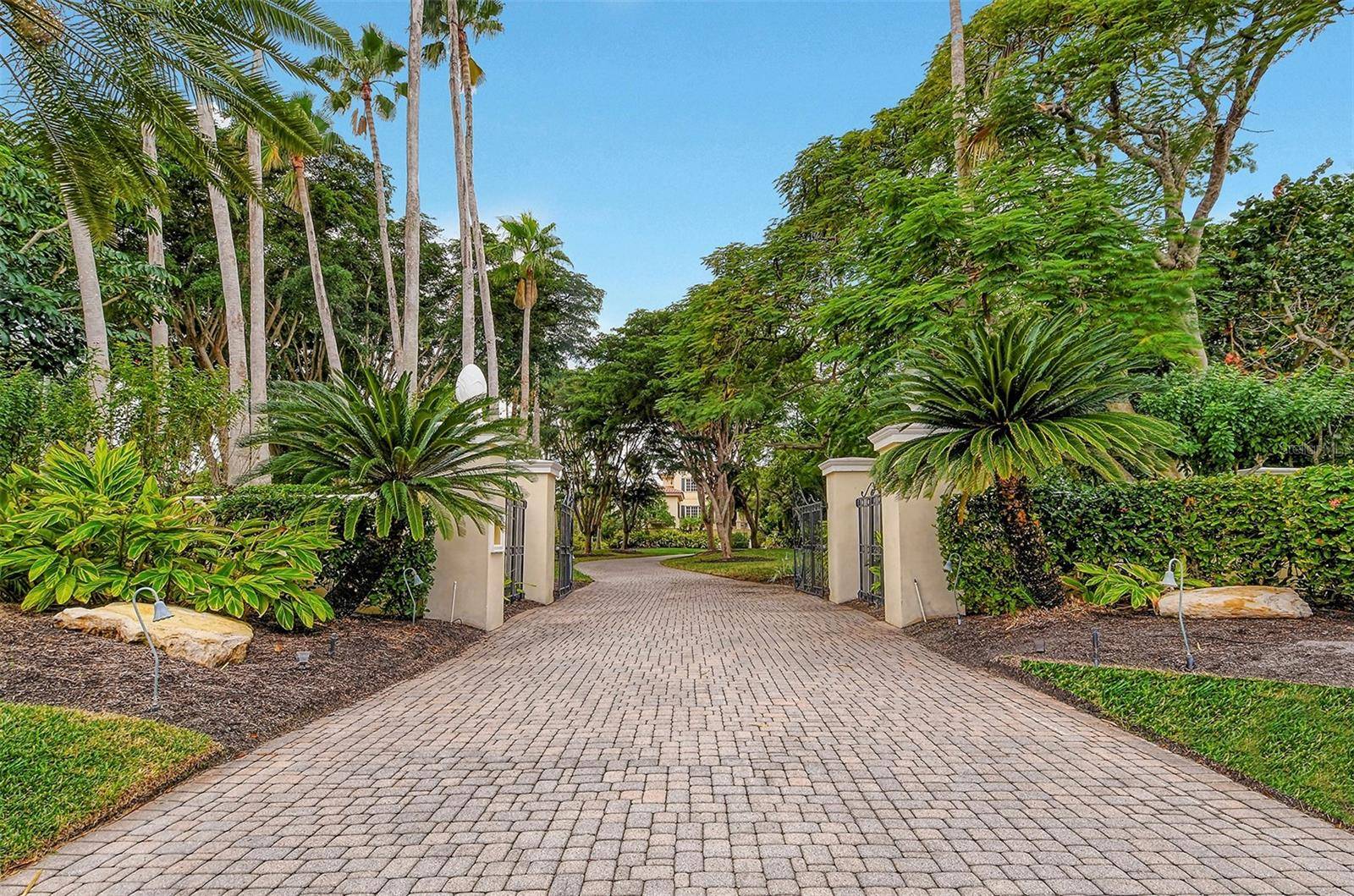 1083 WESTWAY DR, Sarasota, FL 34236