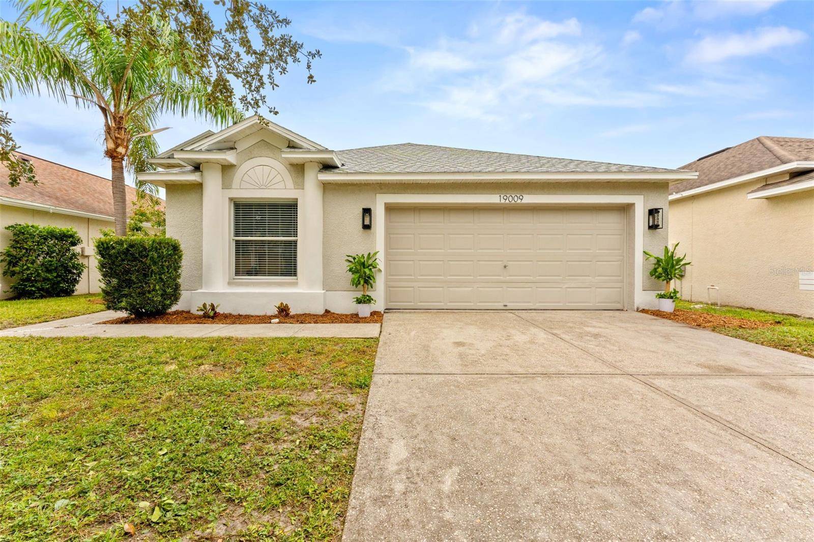 19009 FISHERMANS BEND DR, Lutz, FL 33558