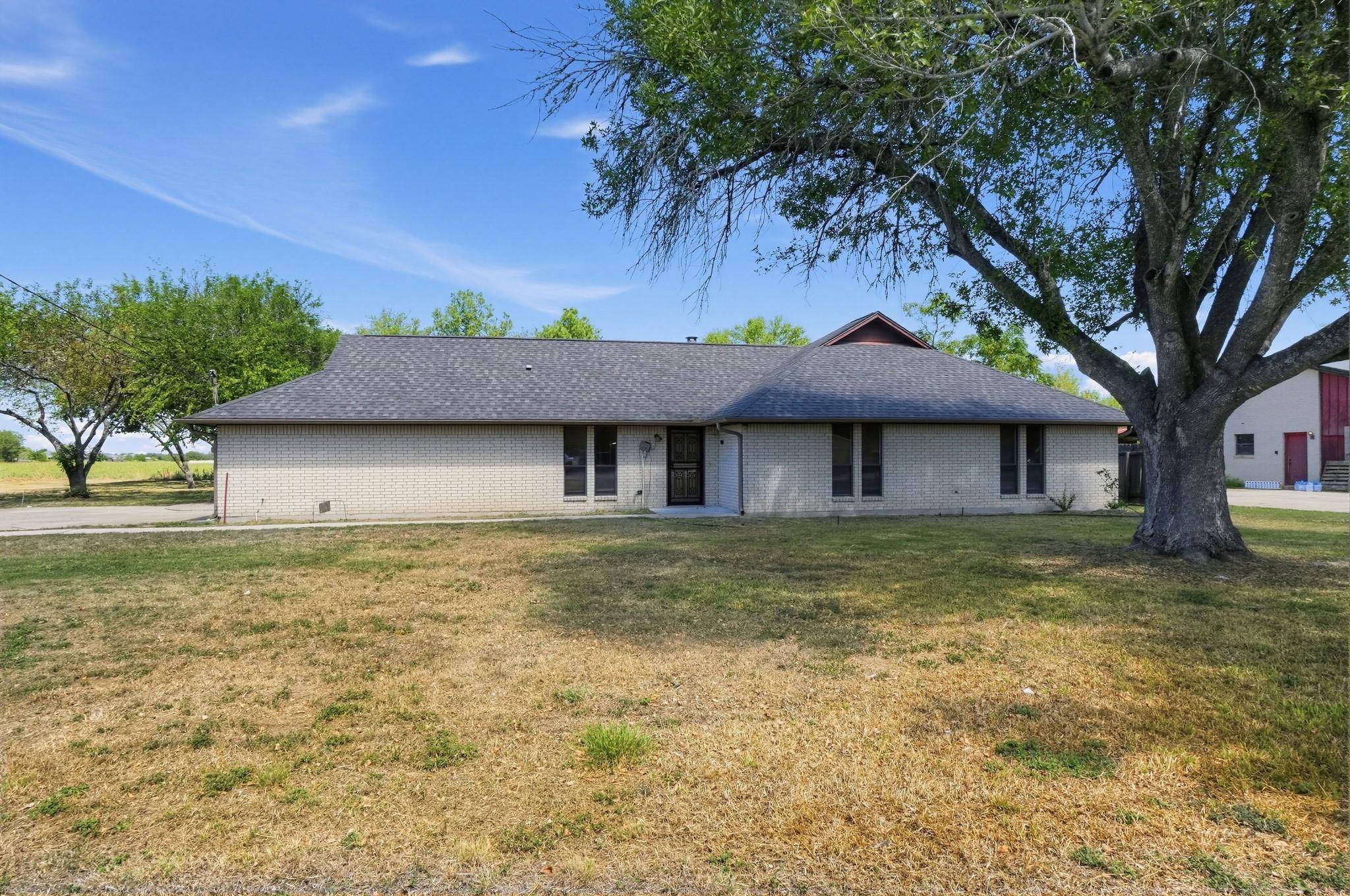 1419 W San Antonio ST, Lockhart, TX 78644