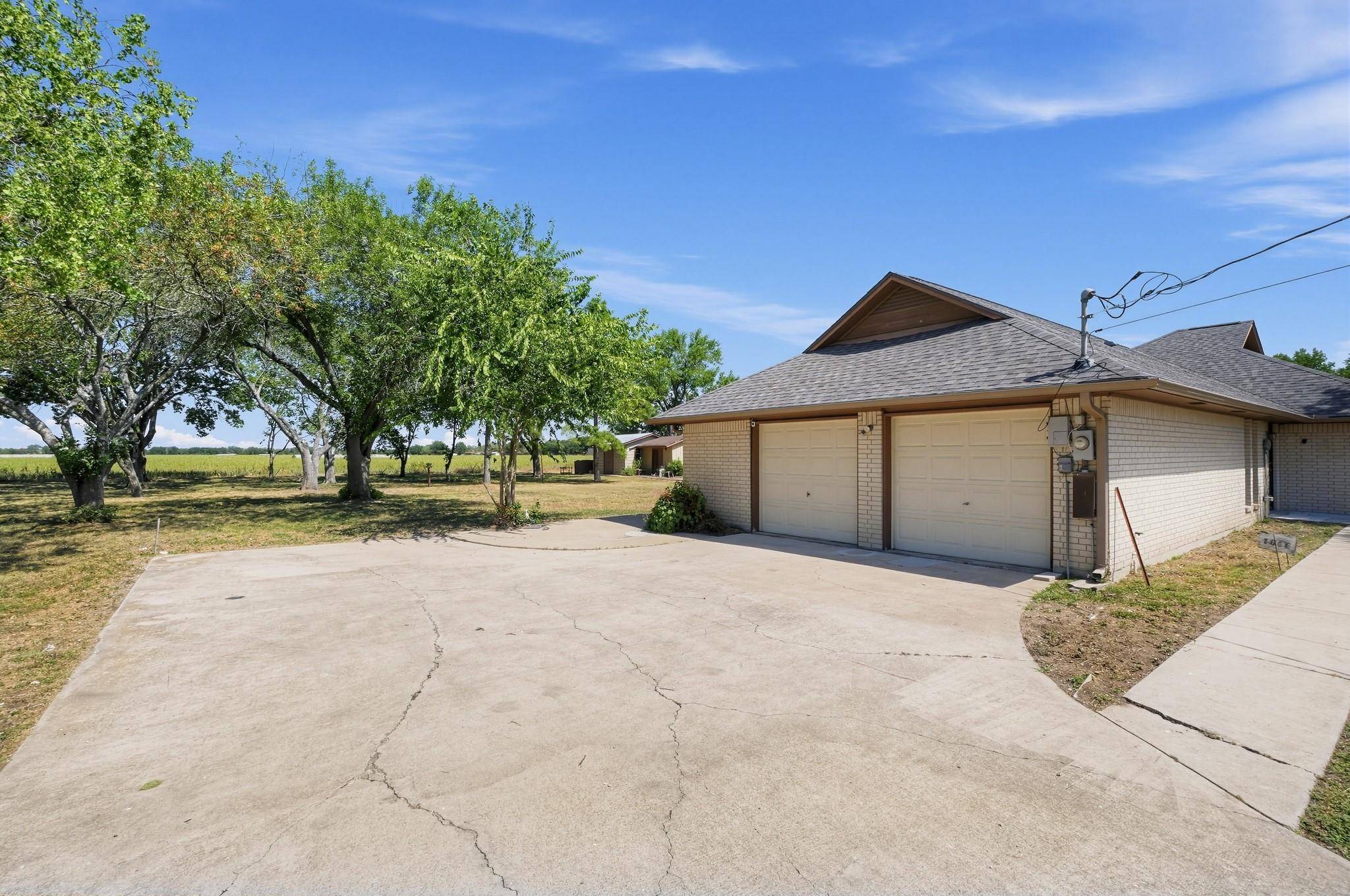 1419 W San Antonio ST, Lockhart, TX 78644