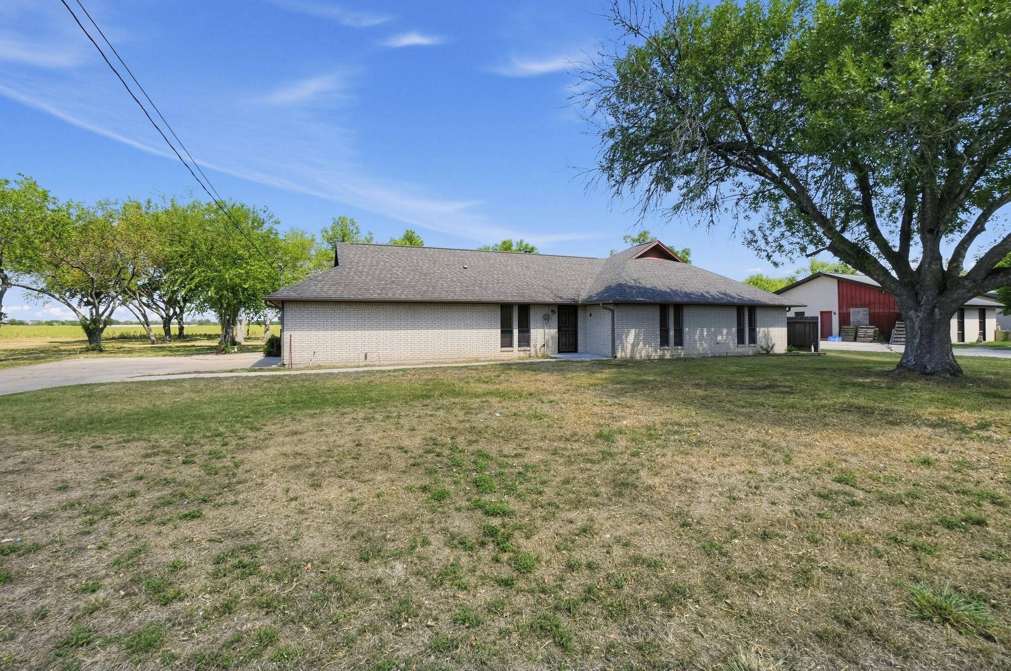 1419 W San Antonio ST, Lockhart, TX 78644
